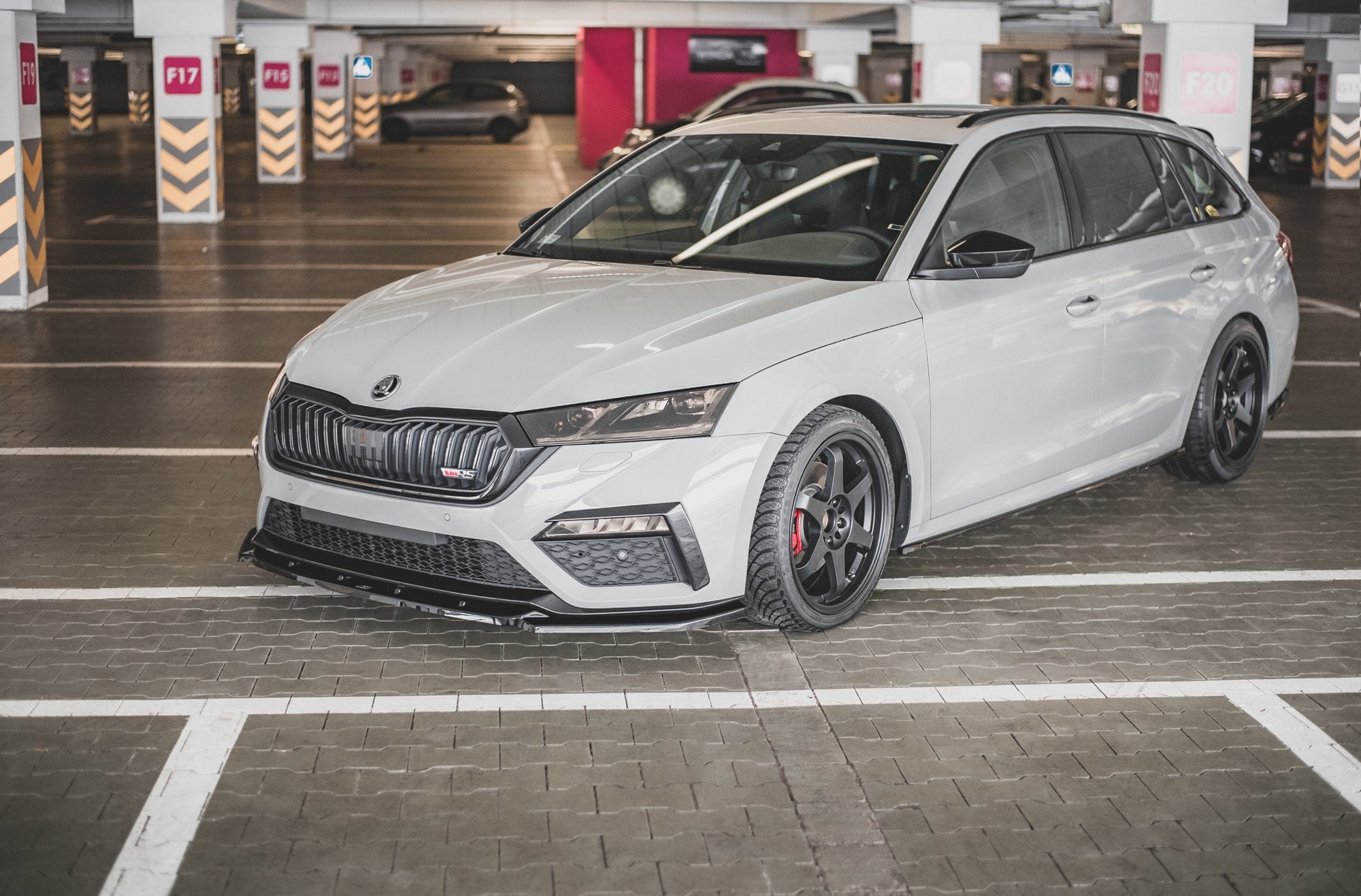 Maxton Design Street+ Spoilerlippe Front Ansatz V.3 passend für Skoda Octavia RS Mk4 schwarz Hochglanz