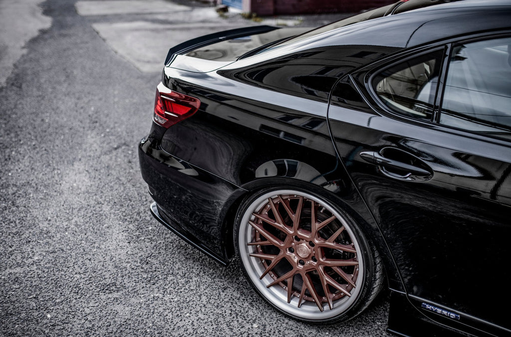 Maxton Design Street+ Mittlerer Diffusor RACE passend für Lexus LS Mk4 Facelift schwarz Hochglanz