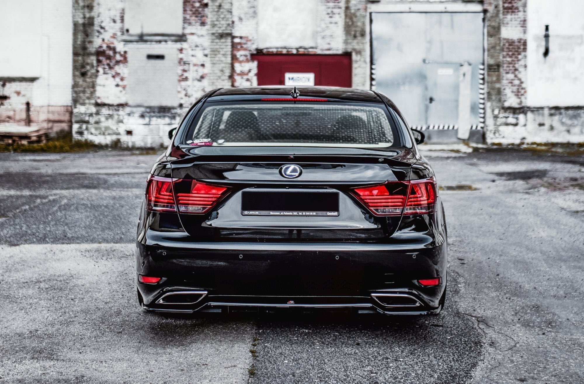 Maxton Design Street+ Mittlerer Diffusor RACE passend für Lexus LS Mk4 Facelift schwarz Hochglanz