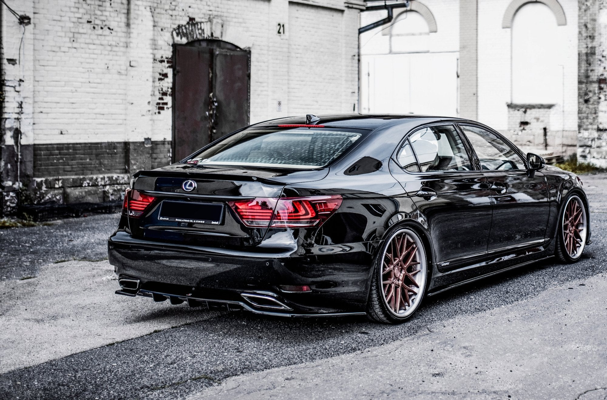 Maxton Design Street+ Mittlerer Diffusor RACE passend für Lexus LS Mk4 Facelift schwarz Hochglanz