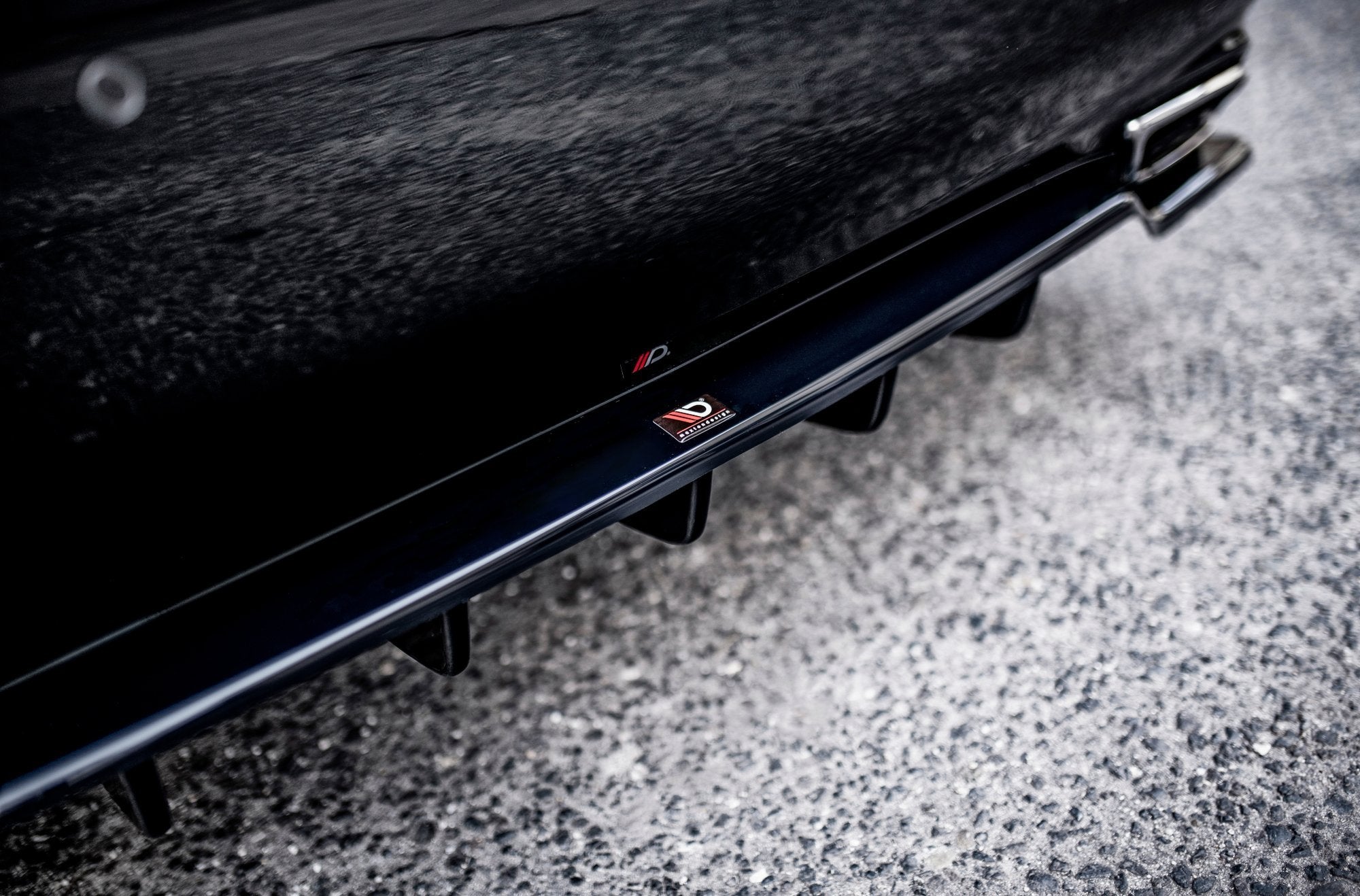 Maxton Design Street+ Mittlerer Diffusor RACE passend für Lexus LS Mk4 Facelift schwarz Hochglanz