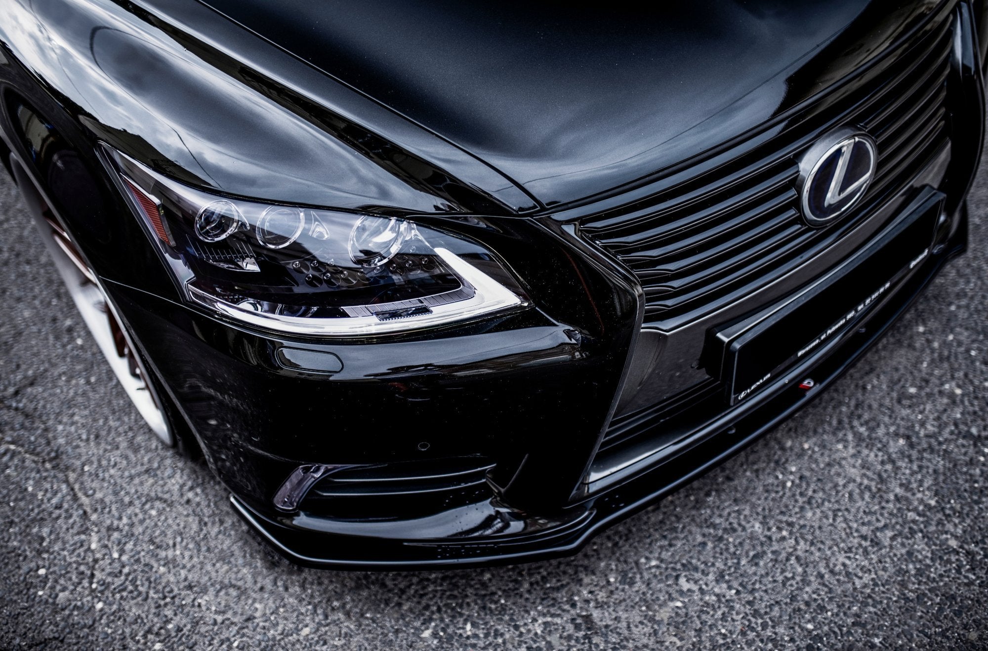 Maxton Design Street+ Spoilerlippe Front Ansatz passend für Lexus LS Mk4 Facelift schwarz Hochglanz
