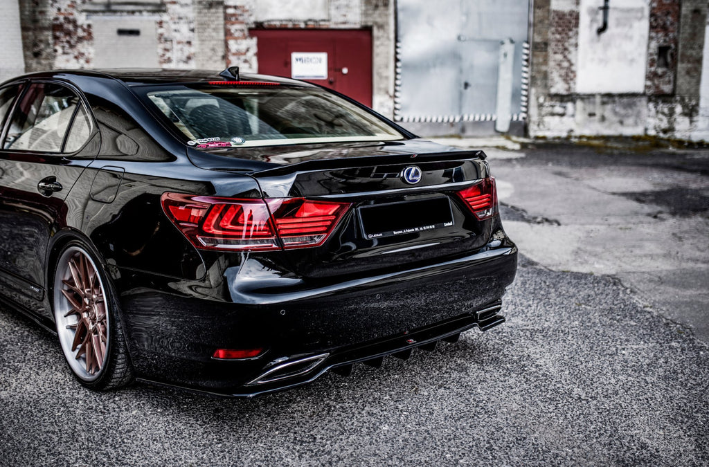 Maxton Design Street+ Mittlerer Diffusor RACE passend für Lexus LS Mk4 Facelift schwarz Hochglanz