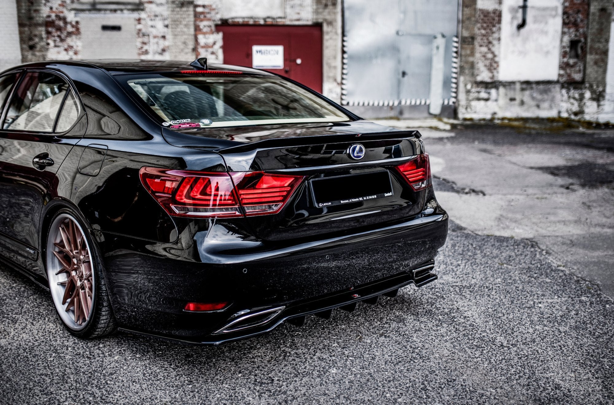 Maxton Design Street+ Mittlerer Diffusor RACE passend für Lexus LS Mk4 Facelift schwarz Hochglanz