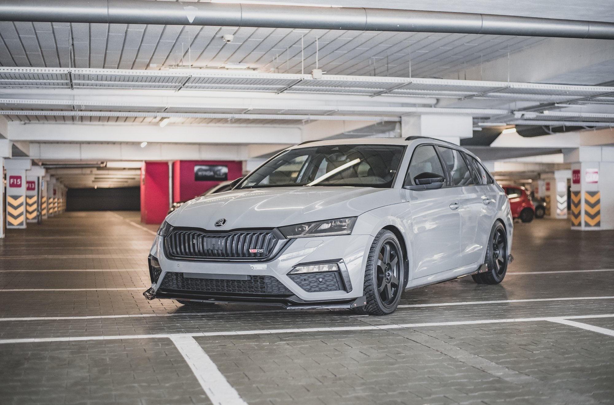 Maxton Design Street+ Spoilerlippe Front Ansatz V.2 + Flaps passend für Skoda Octavia RS Mk4