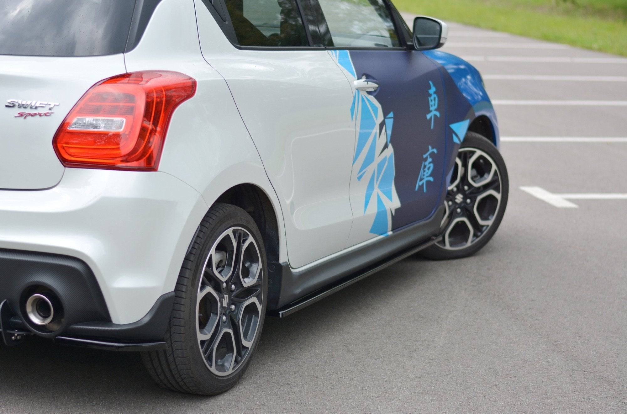 Maxton Design Street+ Seitenschweller Leisten passend für Suzuki Swift Sport Mk6 schwarz Hochglanz