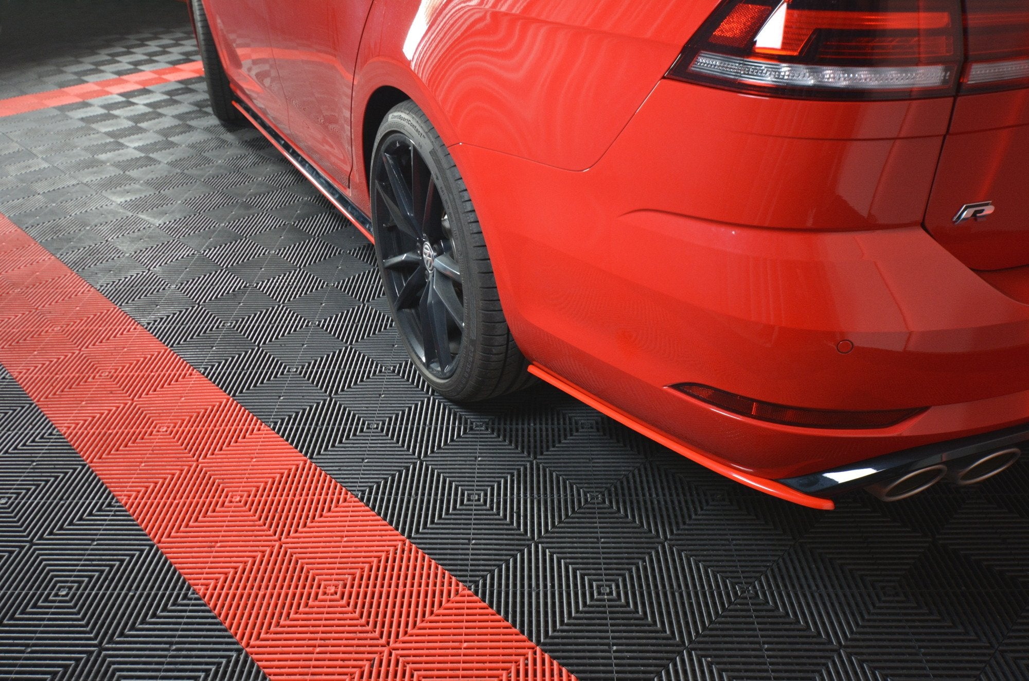 Maxton Design Heck Ansatz Flaps Diffusor V.2 passend für VW GOLF 7 R VARIANT FACELIFT schwarz Hochglanz