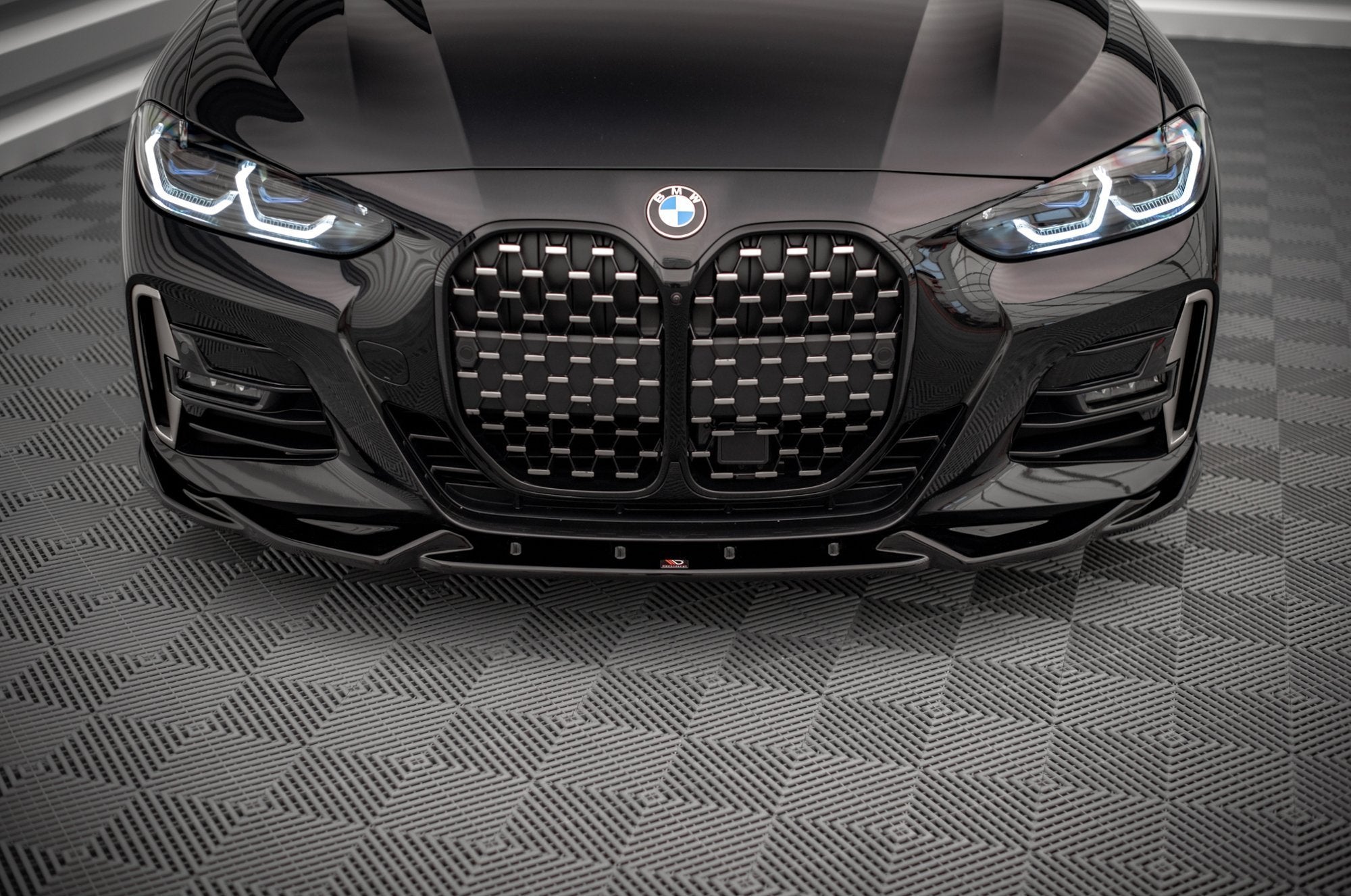 Maxton Design Street+ Spoilerlippe Front Ansatz V.2 passend für BMW 4er M-Paket / M440i G22 / G23 / G22 Facelift / G23 Facelift schwarz Hochglanz