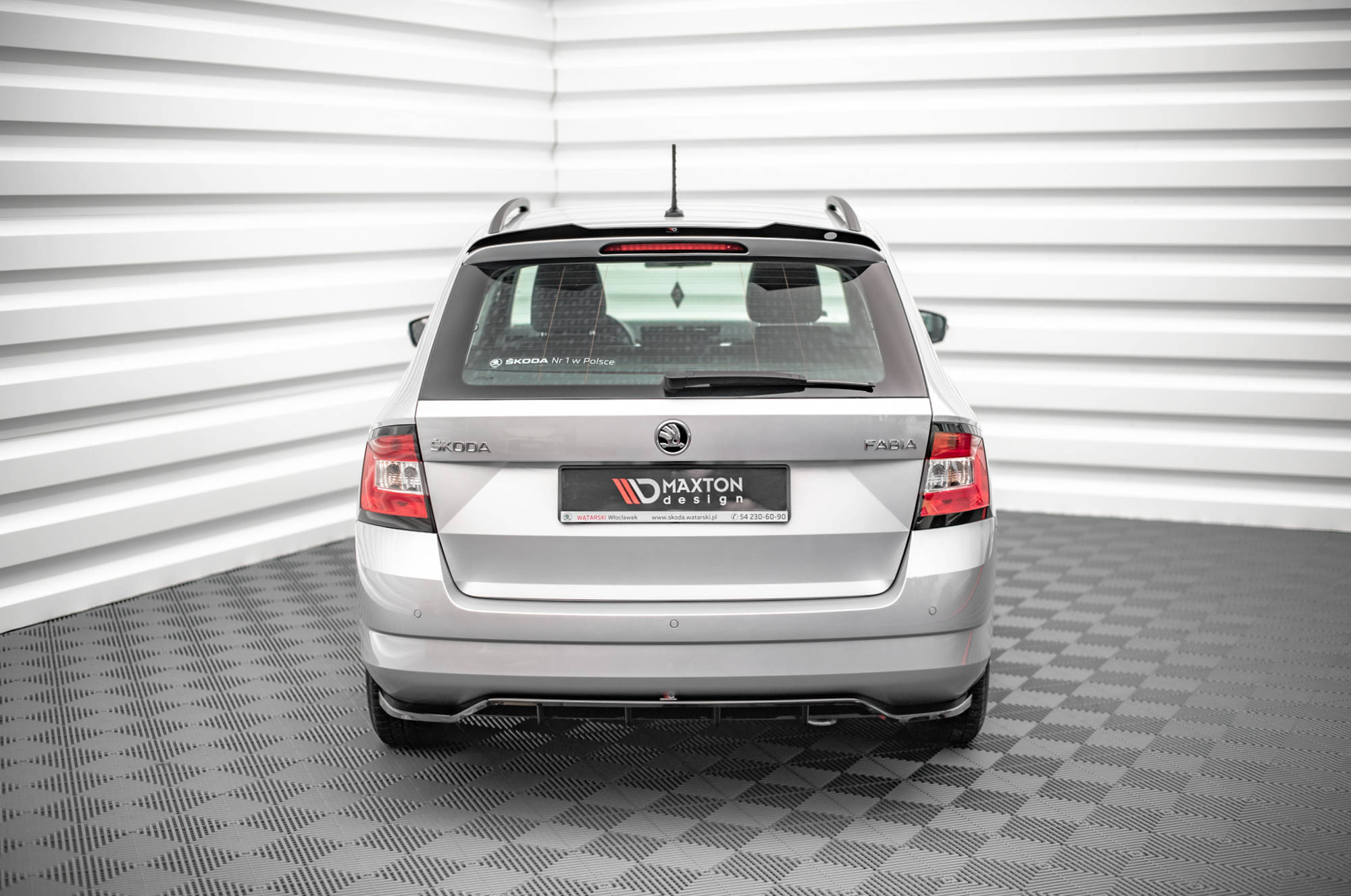 Maxton Design Street+ Mittlerer Diffusor RACE passend für Skoda Fabia Combi Mk3 schwarz Hochglanz