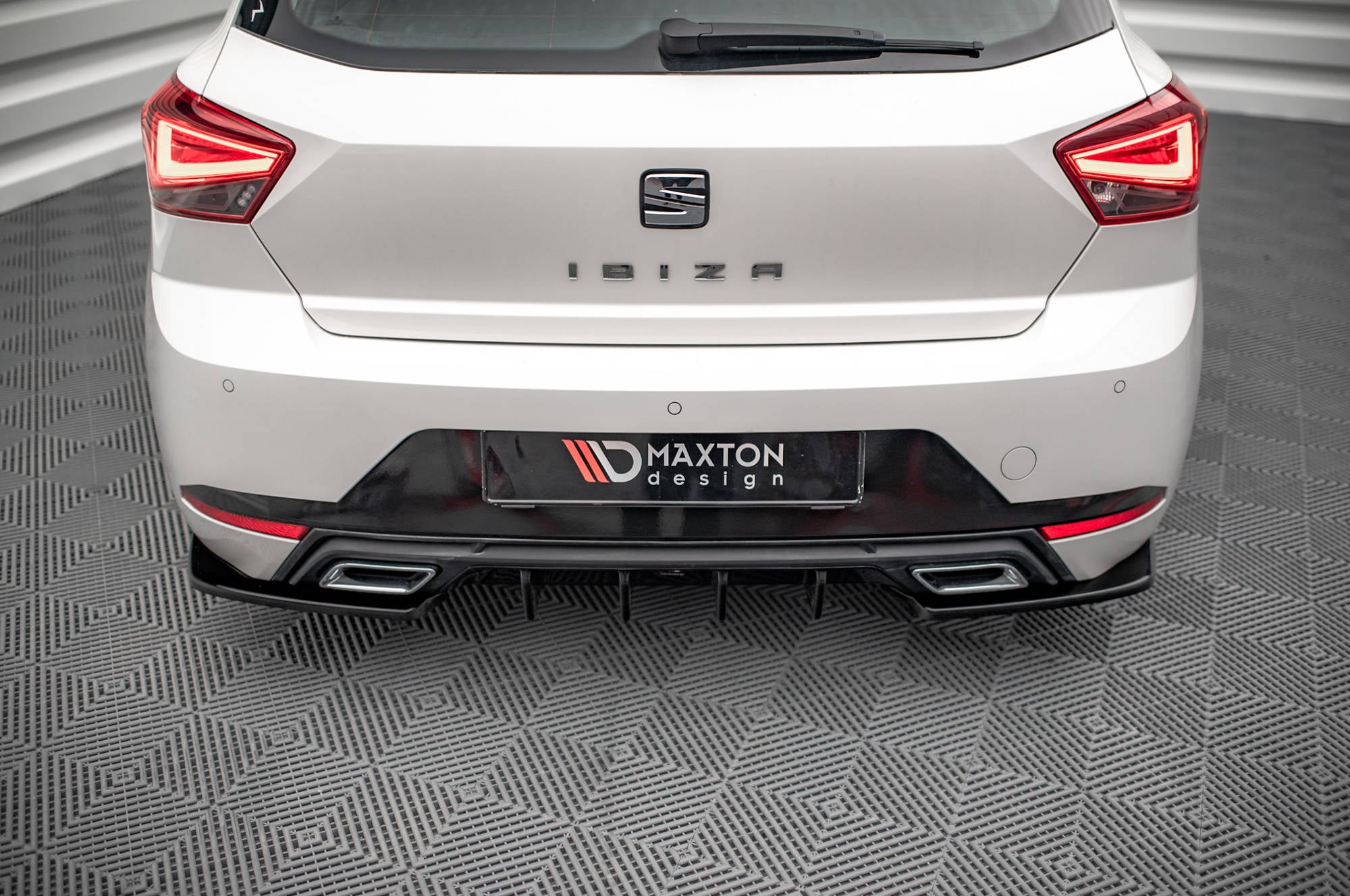 Maxton Design Heck Ansatz Flaps Diffusor passend für Seat Ibiza FR/ Standard Mk5 schwarz Hochglanz
