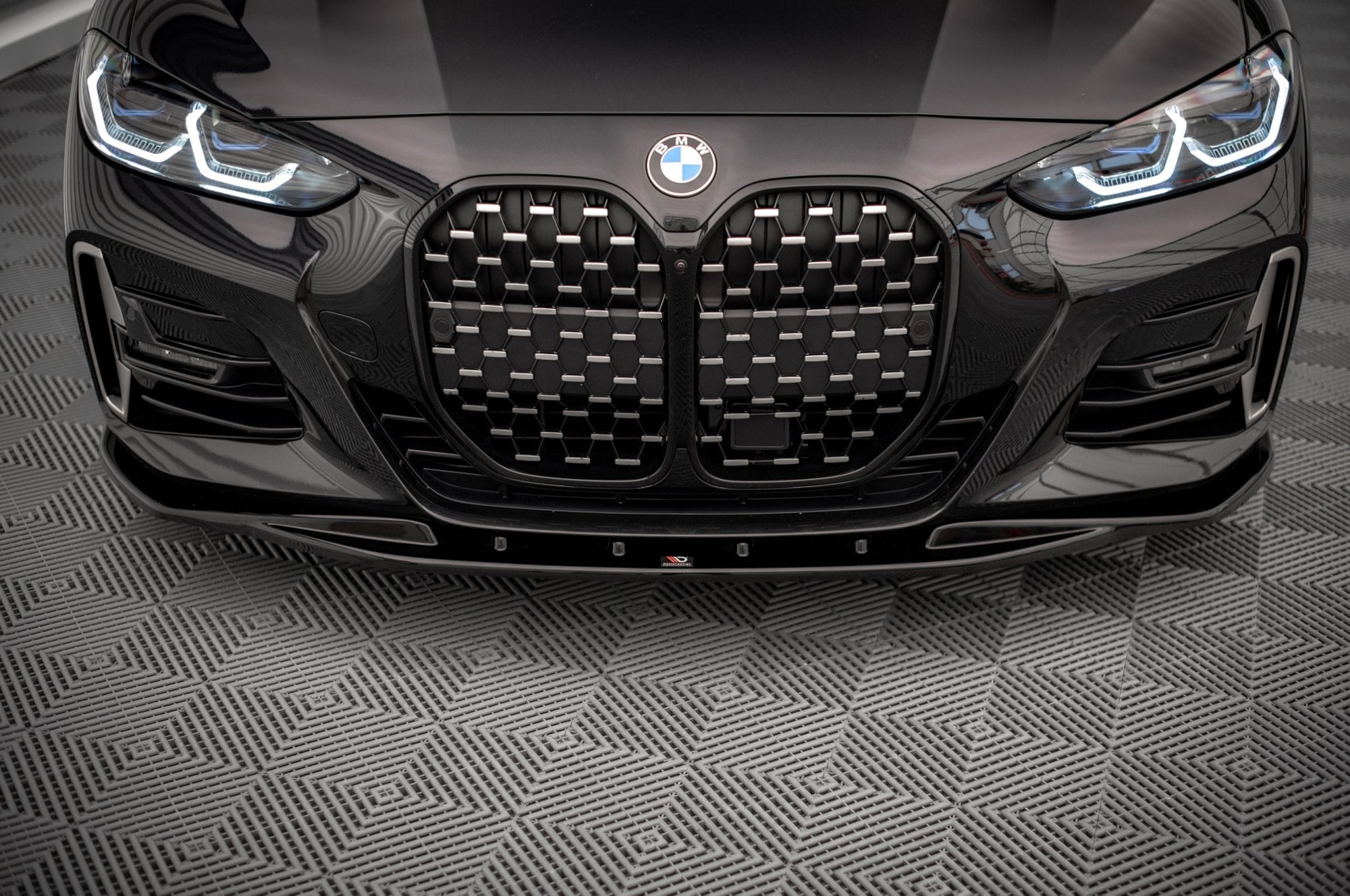 Maxton Design Street+ Spoilerlippe Front Ansatz V.1 passend für BMW 4er M-Paket / M440i G22 / G23 / G22 Facelift / G23 Facelift schwarz Hochglanz