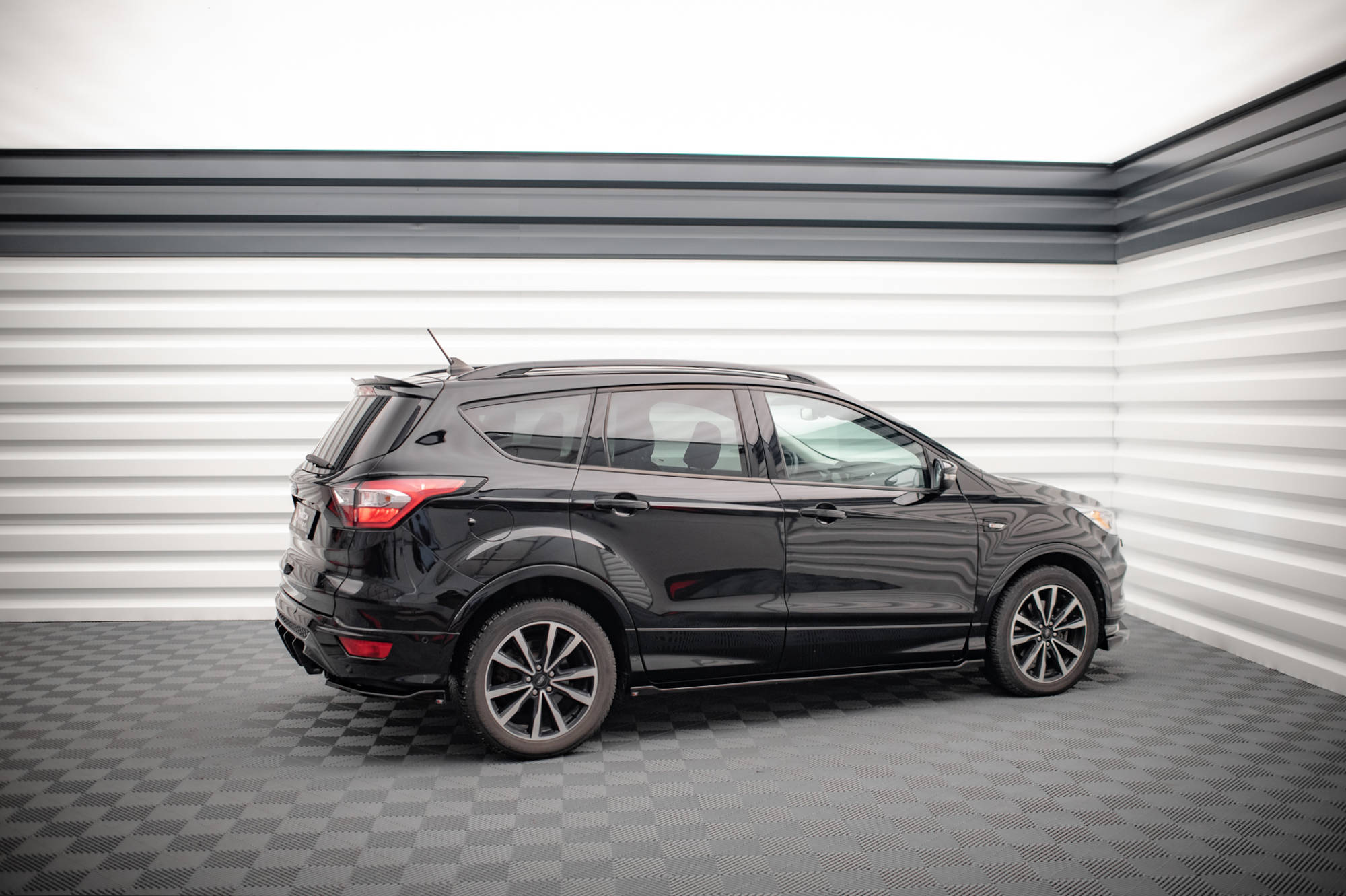 Maxton Design Street+ Seitenschweller Leisten passend für Ford Escape ST-Line Mk3 schwarz Hochglanz