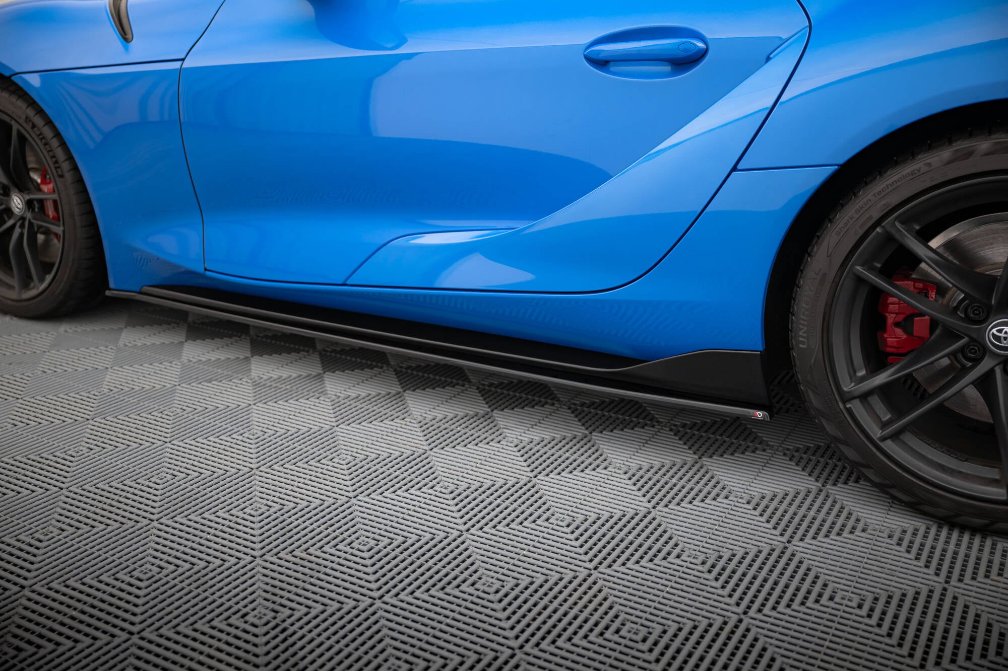 Maxton Design Street+ Seitenschweller Leisten passend für V.1 passend für Toyota Supra Mk5 schwarz Hochglanz