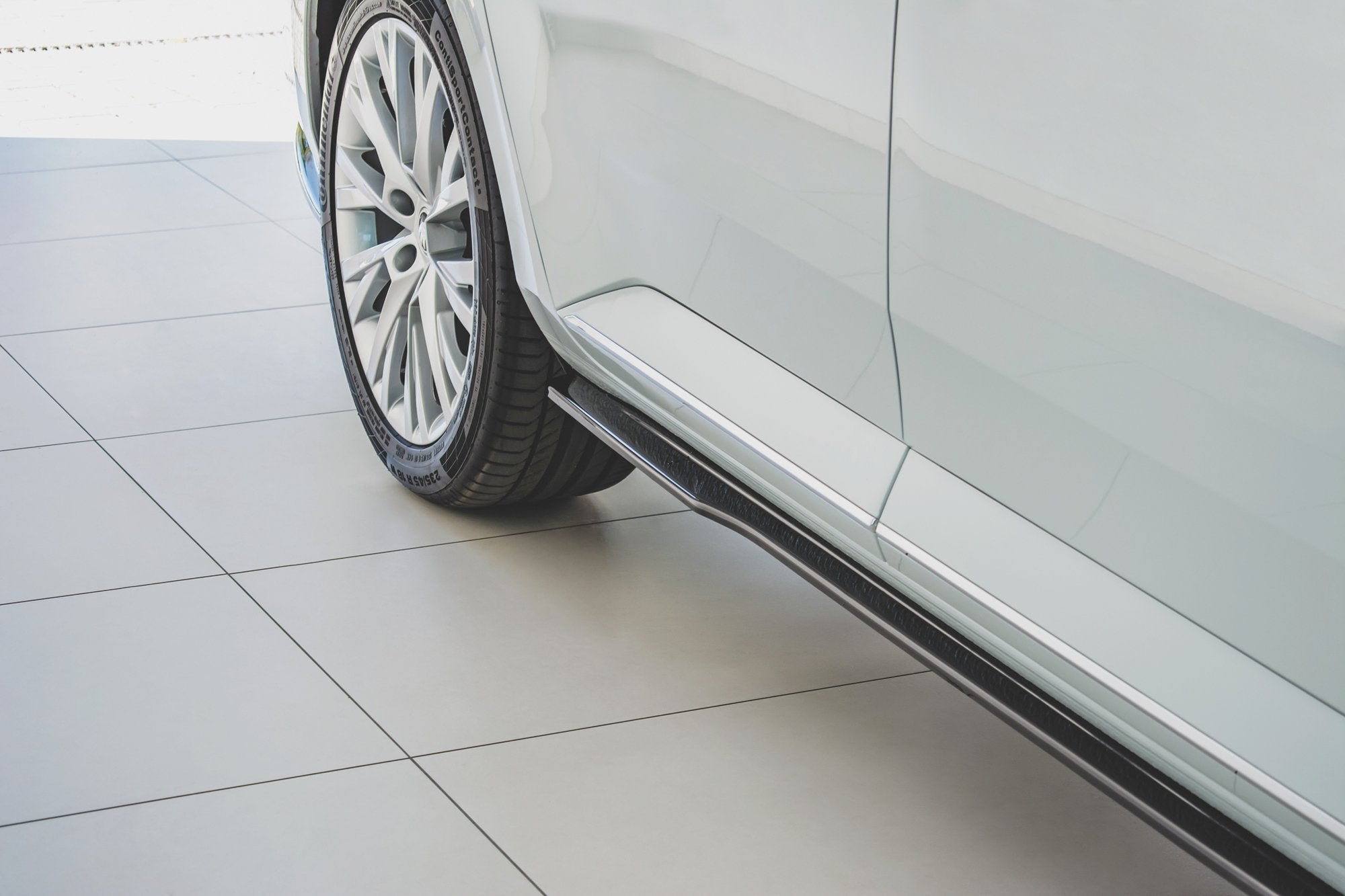 Maxton Design Street+ Seitenschweller Leisten passend für Skoda Superb Liftback / Combi Mk3 Facelift schwarz Hochglanz
