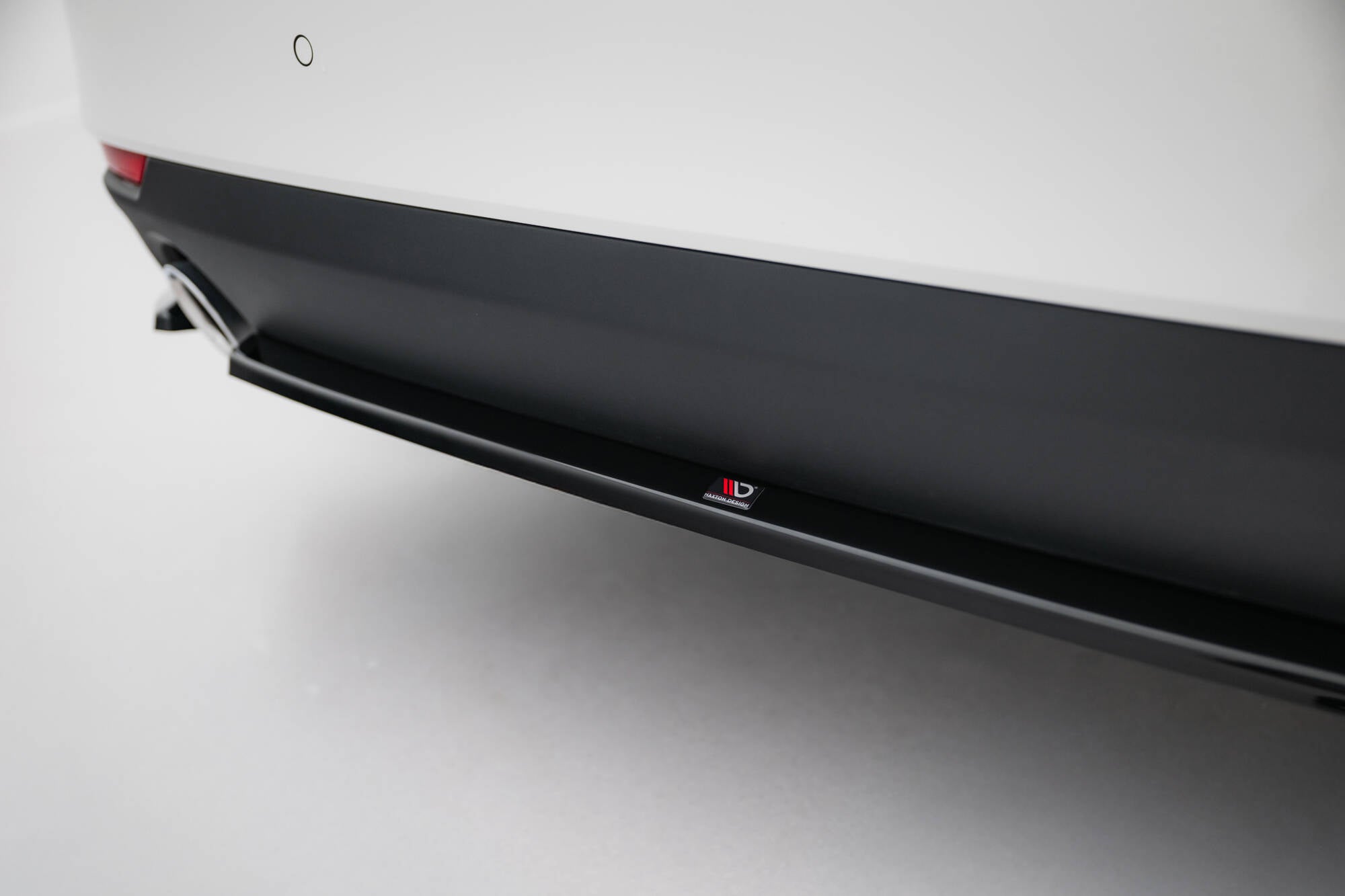 Maxton Design Mittlerer Diffusor Heck Ansatz passend für BMW 4er Coupe / Cabrio G22 / G23 schwarz Hochglanz