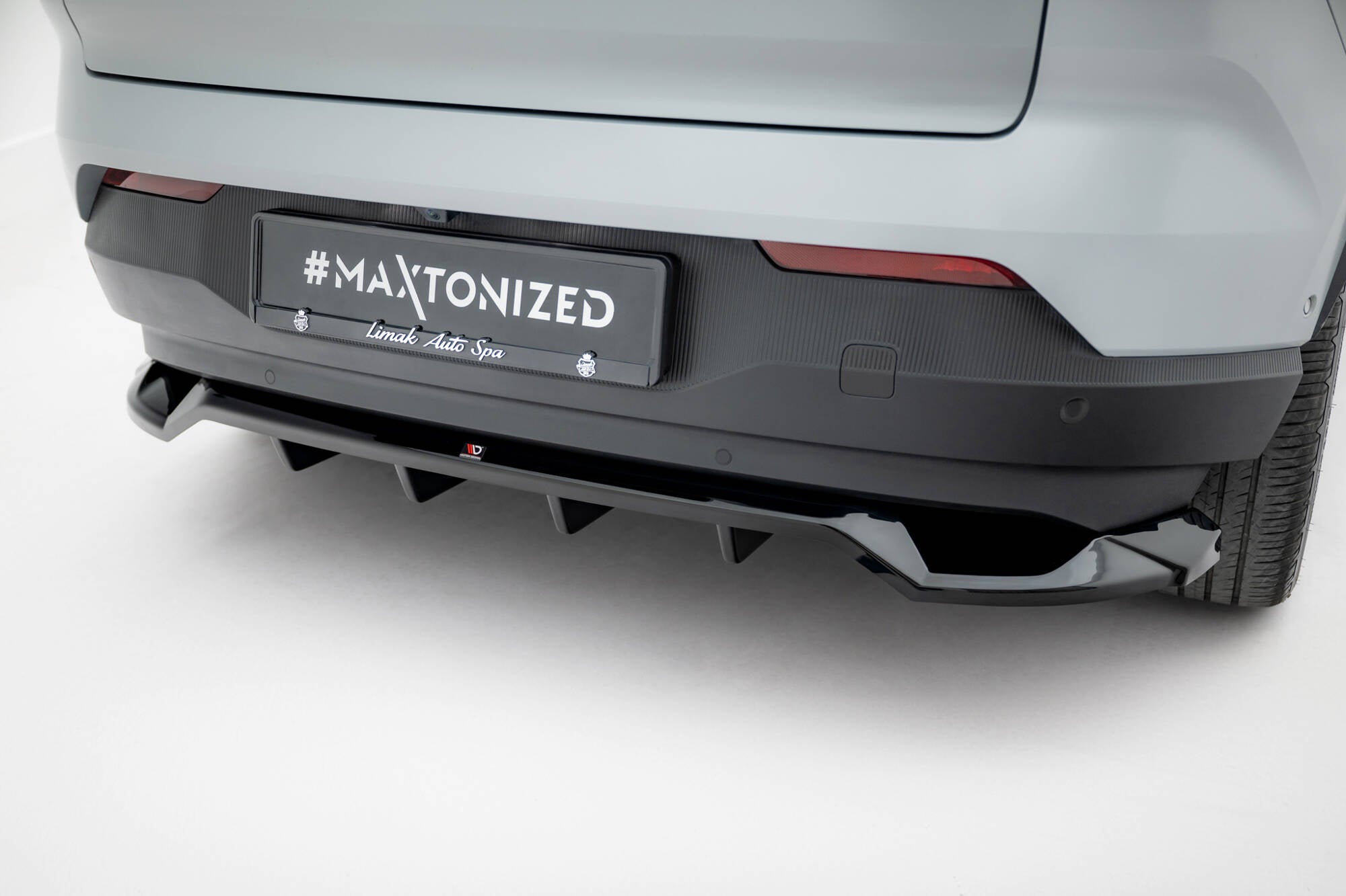 Maxton Design Street+ Mittlerer Diffusor RACE passend für Volvo EX30 Mk1 schwarz Hochglanz