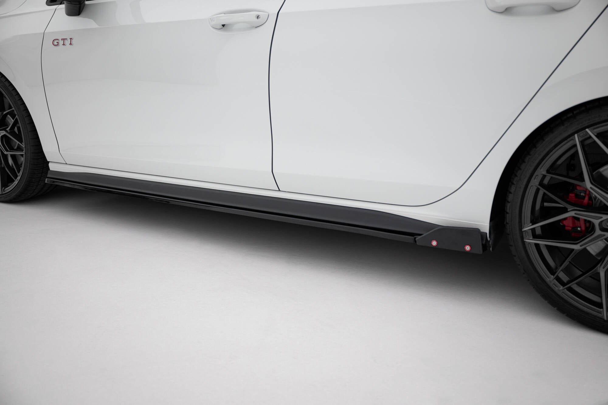 Maxton Design Street+ Seitenschweller Leisten V.2 passend für + Flaps passend für VW Golf GTI / GTE / GTI Clubsport / GTD / R-Line Mk8
