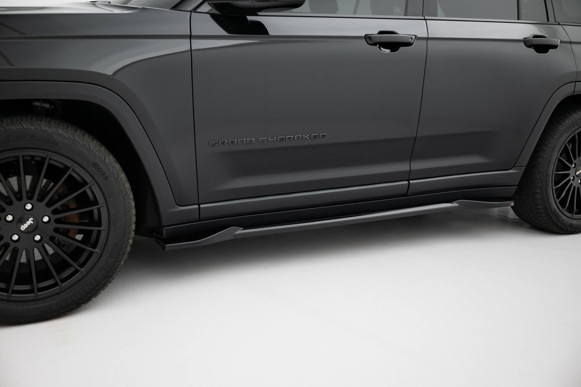 Maxton Design Street+ Seitenschweller Leisten passend für Jeep Grand Cherokee Trailhawk Mk5 schwarz Hochglanz