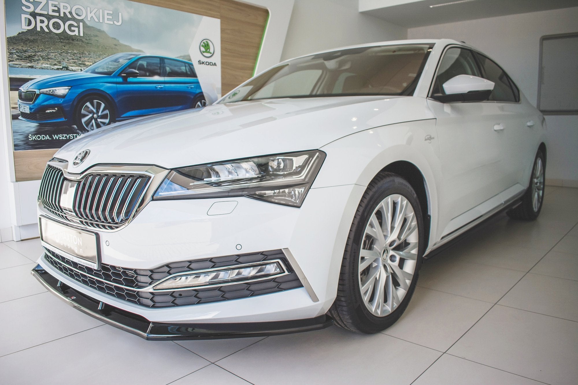 Maxton Design Street+ Spoilerlippe Front Ansatz V.2 passend für Skoda Superb Liftback / Combi Mk3 Facelift schwarz Hochglanz