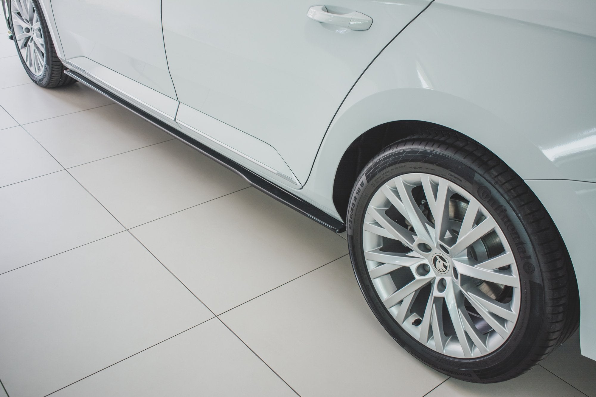 Maxton Design Street+ Seitenschweller Leisten passend für Skoda Superb Liftback / Combi Mk3 Facelift schwarz Hochglanz
