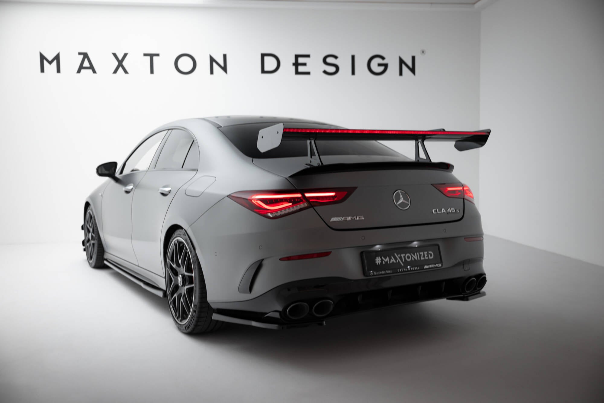Maxton Design Carbon Spoiler With Upper Swan Mounting + LED Mercedes-Benz CLA Coupe C118 / C118 Facelift für Mercedes-Benz CLA C118