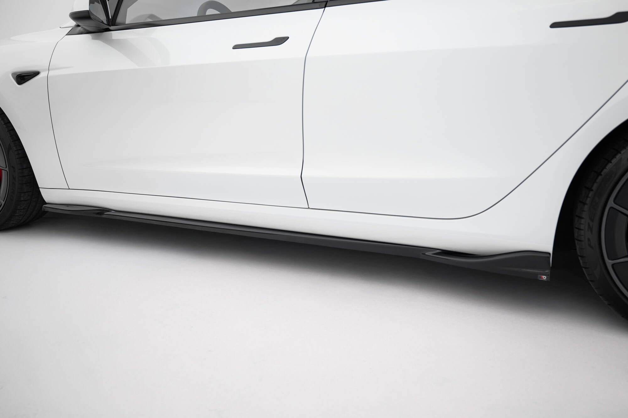 Maxton Design Street+ Seitenschweller Leisten passend für V.1 passend für Tesla Model 3 Performance Mk1 Facelift schwarz Hochglanz