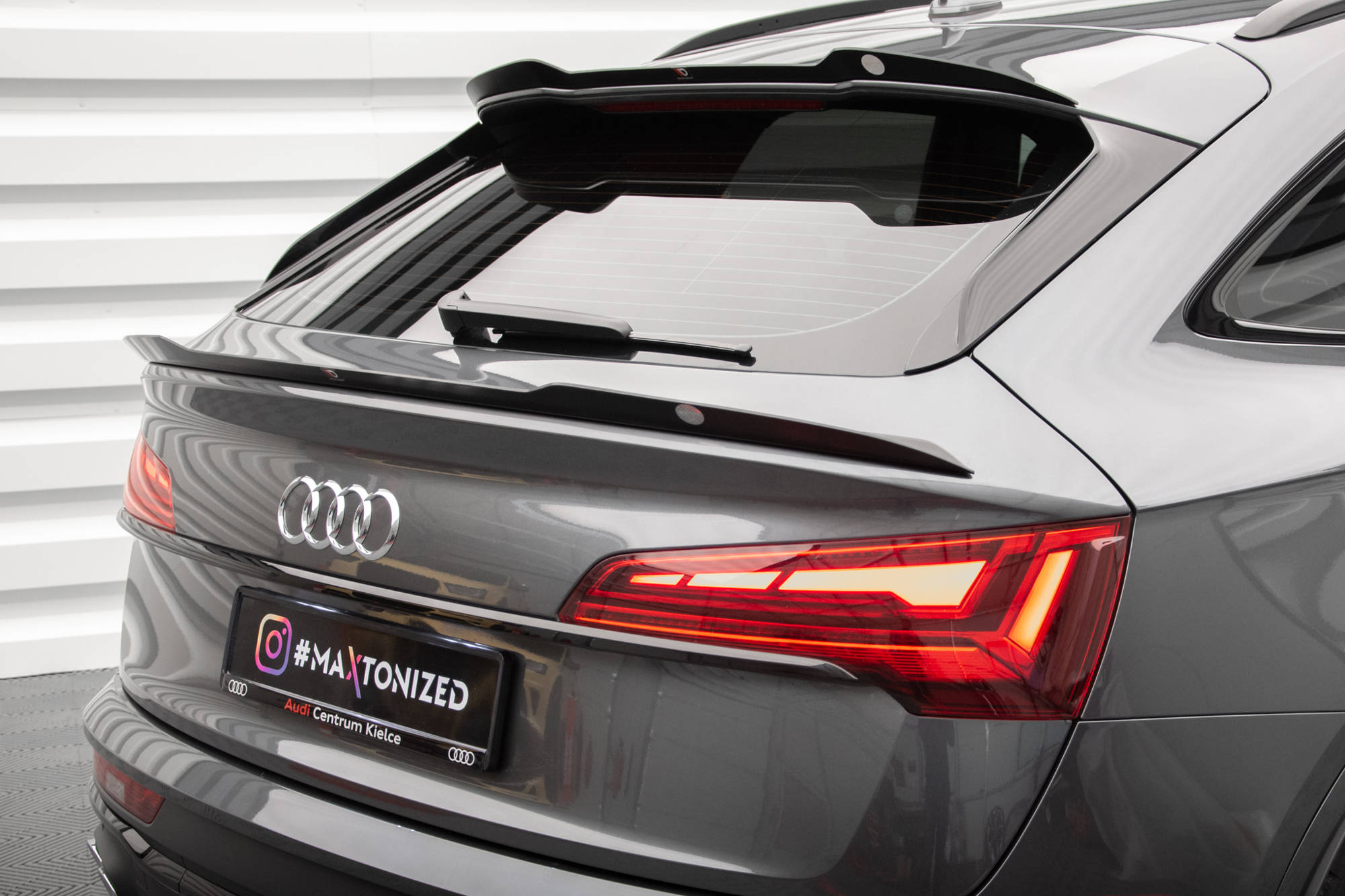 Maxton Design Niedriger Spoiler CAP passend für Audi SQ5 / Q5 S-Line Sportback Mk2 Facelift schwarz Hochglanz