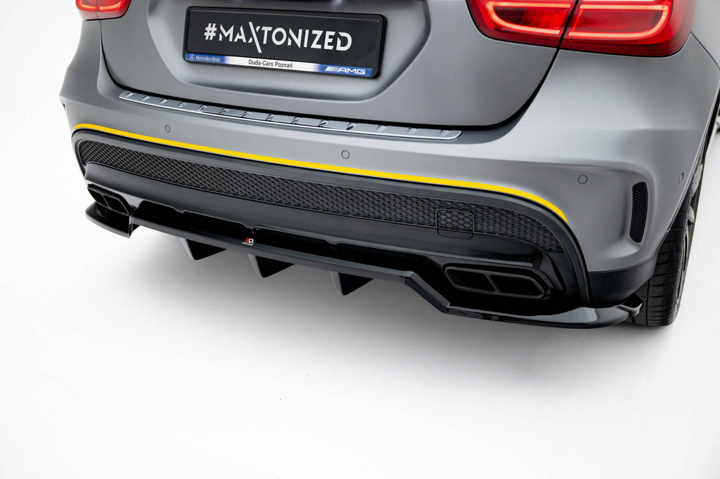 Maxton Design Street+ Mittlerer Diffusor RACE V.2 passend für Mercedes-Benz GLA 45 AMG X156 schwarz Hochglanz