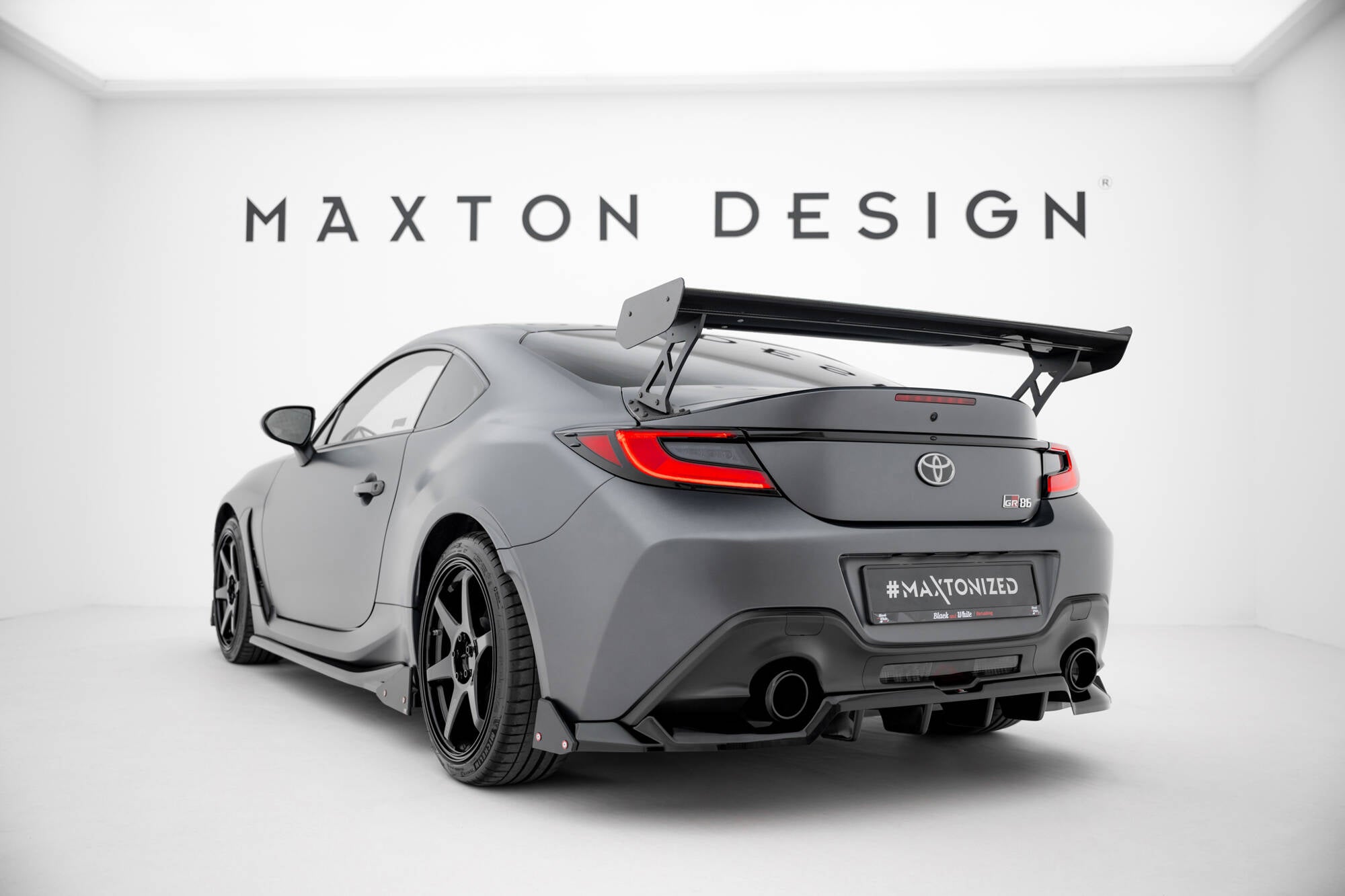 Maxton Design Carbon Spoiler With External Brackets Uprights Toyota GR86 / Subaru BRZ Mk2 für Toyota GR86 Mk1