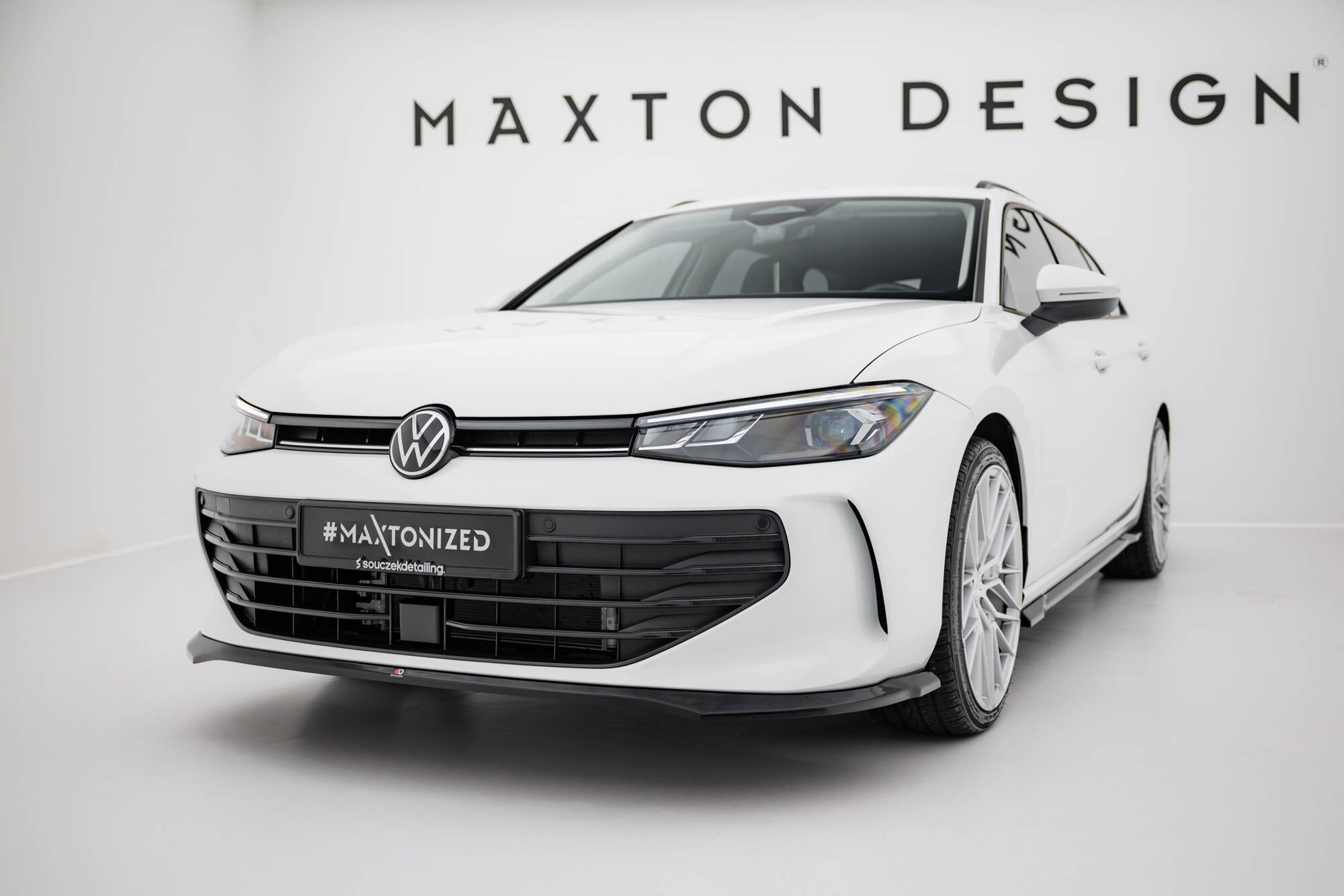 Maxton Design Street+ Spoilerlippe Front Ansatz V.1 passend für VW Passat B9 schwarz Hochglanz