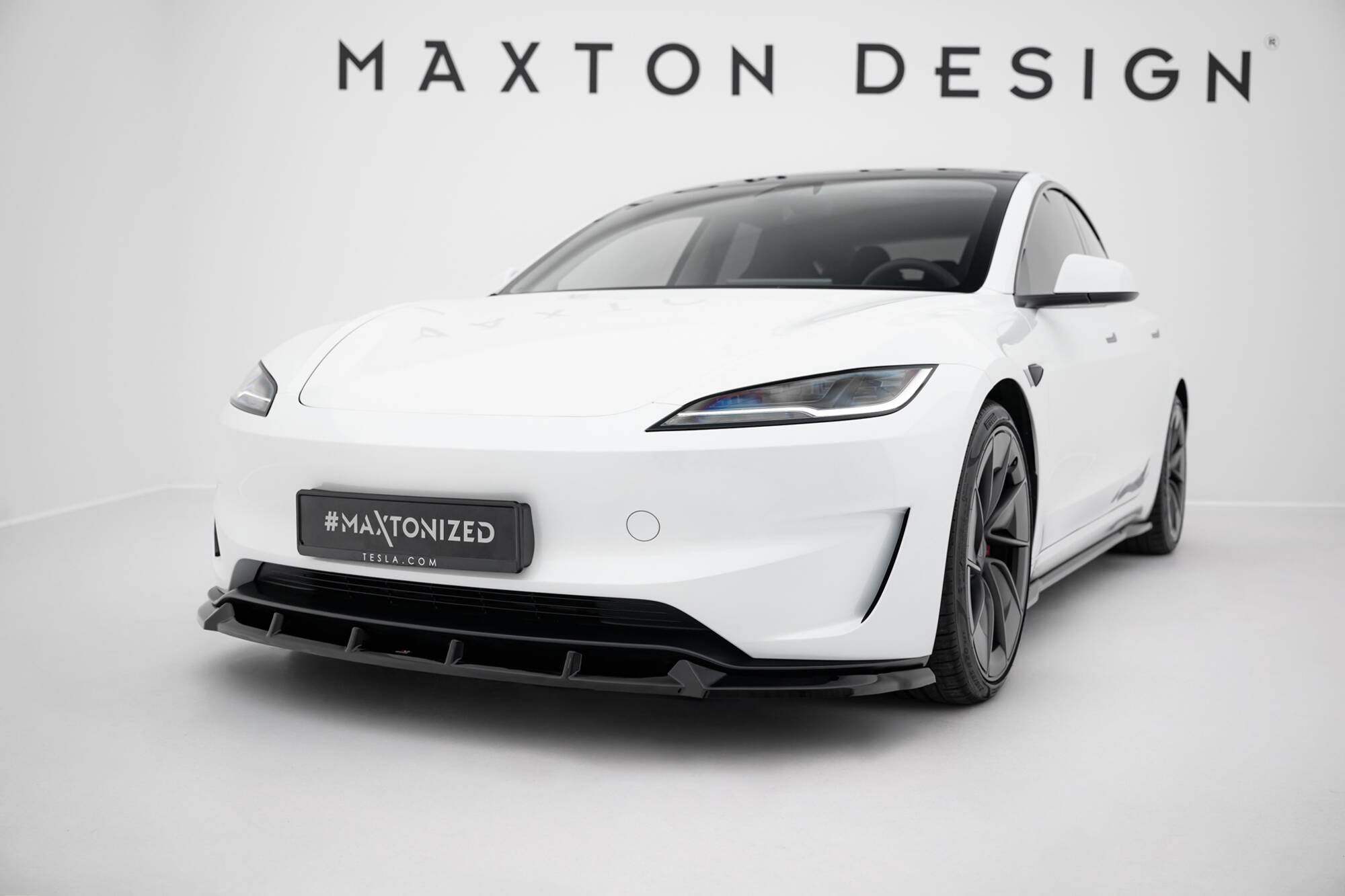 Maxton Design Street+ Spoilerlippe Front Ansatz V.2 passend für Tesla Model 3 Performance Mk1 Facelift schwarz Hochglanz