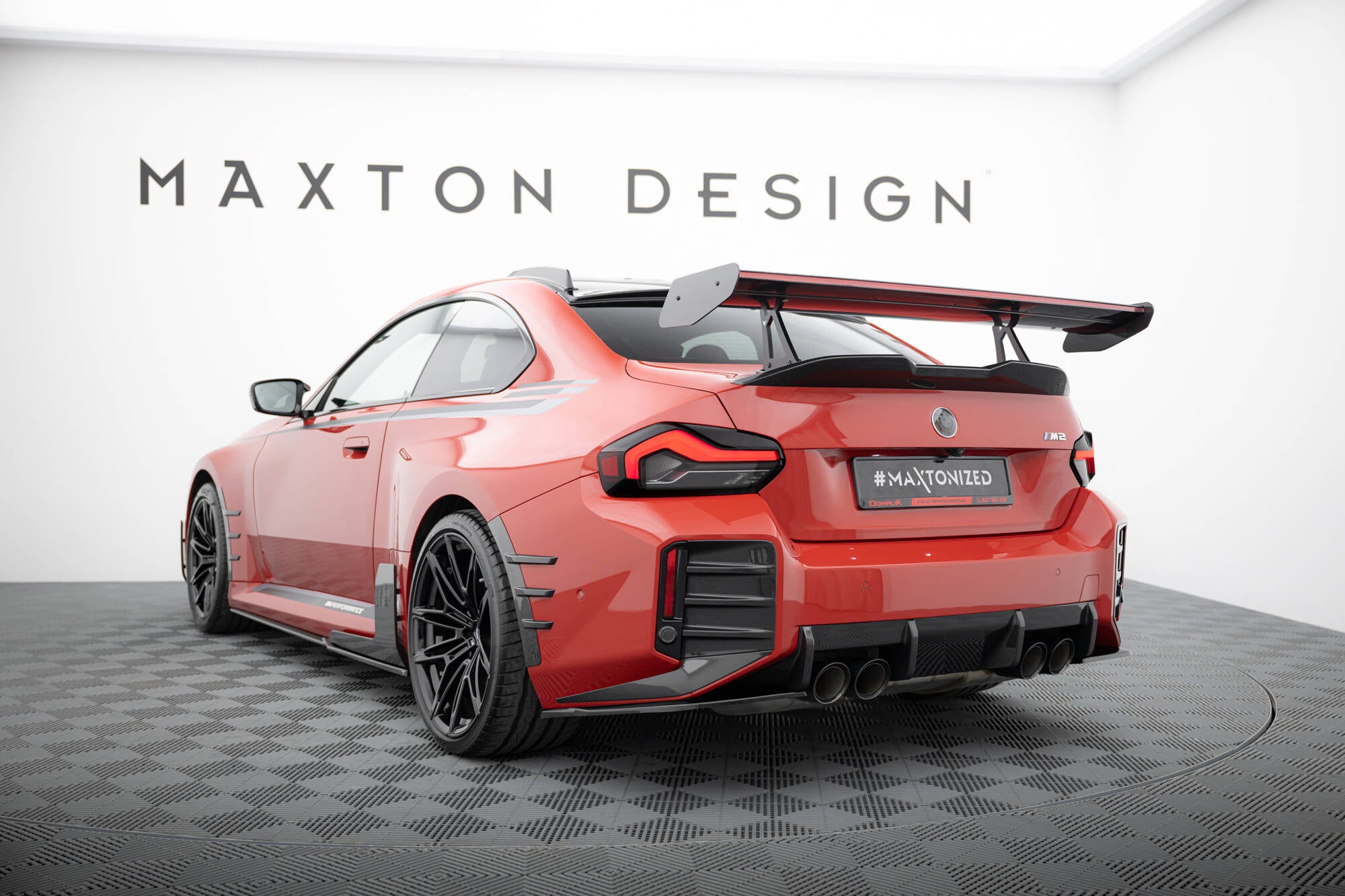 Maxton Design Carbon Spoiler With Upper Swan Mounting + LED BMW M2 G87 für BMW M1 E82