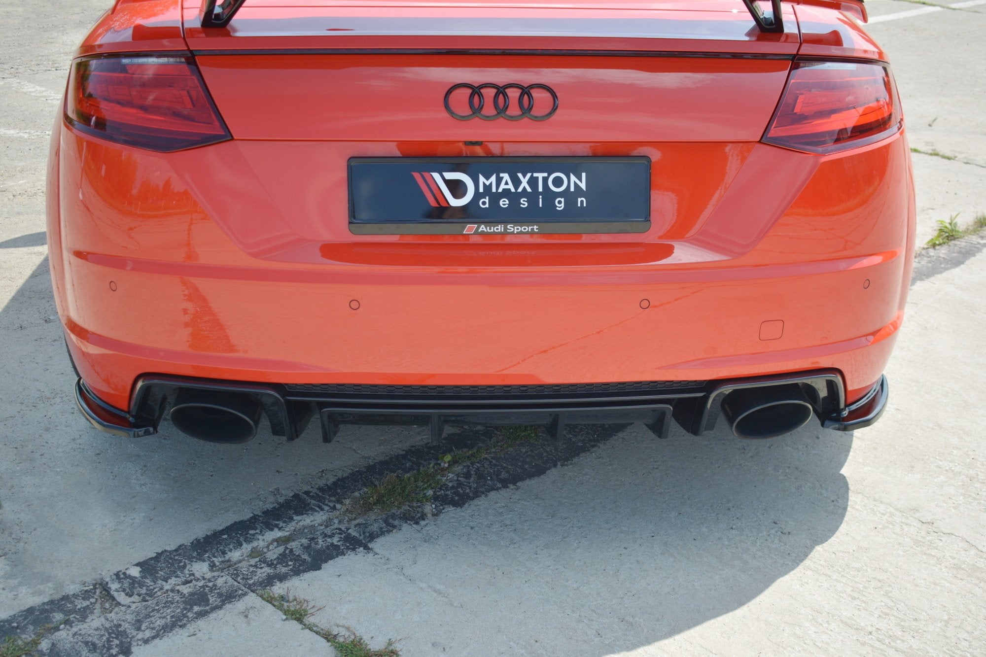 Maxton Design Heck Ansatz Flaps Diffusor passend für Audi TT RS 8S schwarz Hochglanz
