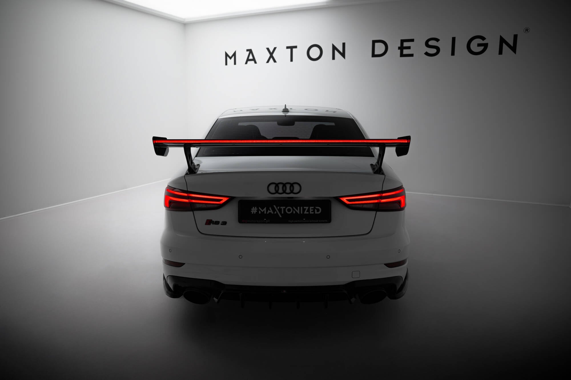 Maxton Design Carbon Spoiler With External Brackets Uprights + LED Audi A3 / A3 S-Line / S3 / RS3 Limousine 8V / 8V Facelift für Audi A3