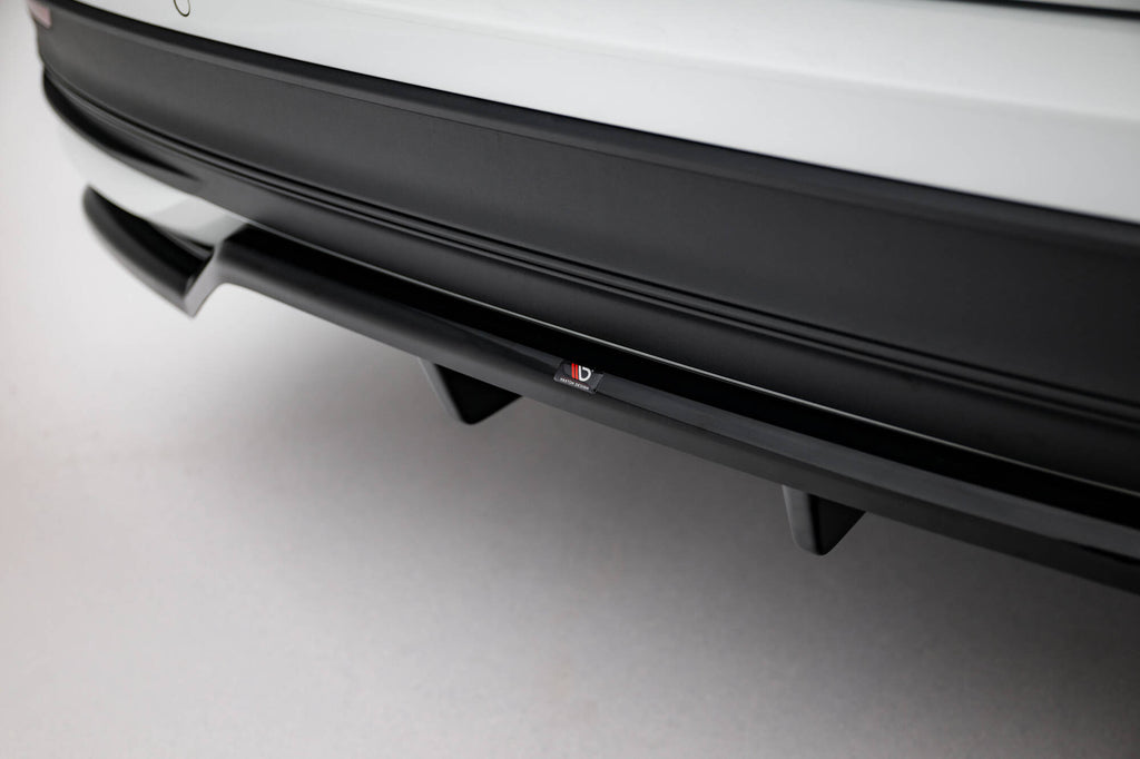 Maxton Design Street+ Mittlerer Diffusor RACE passend für VW Passat B9 schwarz Hochglanz