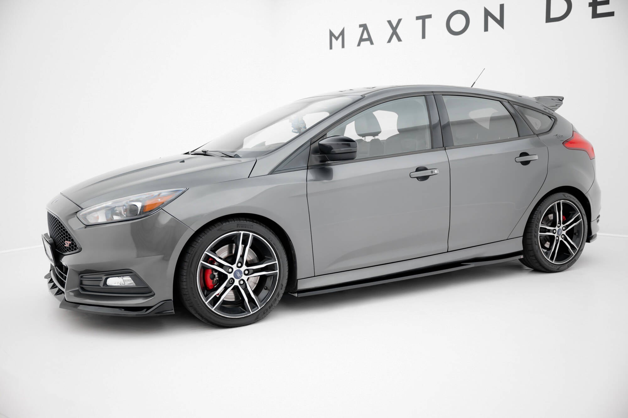 Maxton Design Street+ Seitenschweller Leisten passend für V.3 passend für Ford Focus ST Mk3 schwarz Hochglanz