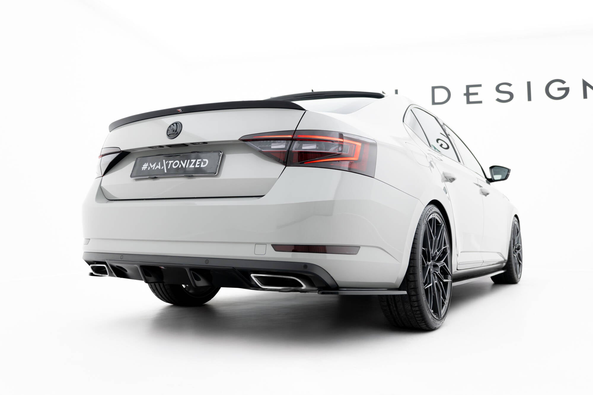 Maxton Design Heck Ansatz Flaps Diffusor V.1 passend für Skoda Superb Liftback / Combi Mk3 schwarz Hochglanz