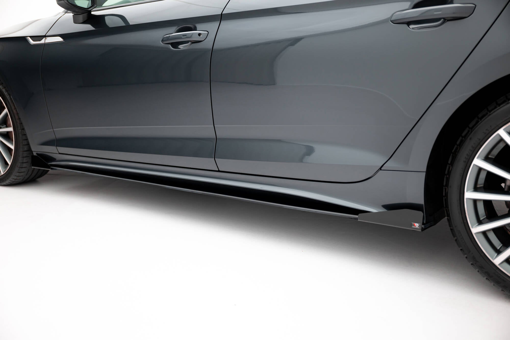 Maxton Design Street Pro Street+ Seitenschweller Leisten + Flaps passend für Audi A5 Sportback F5 Facelift schwarz Hochglanz
