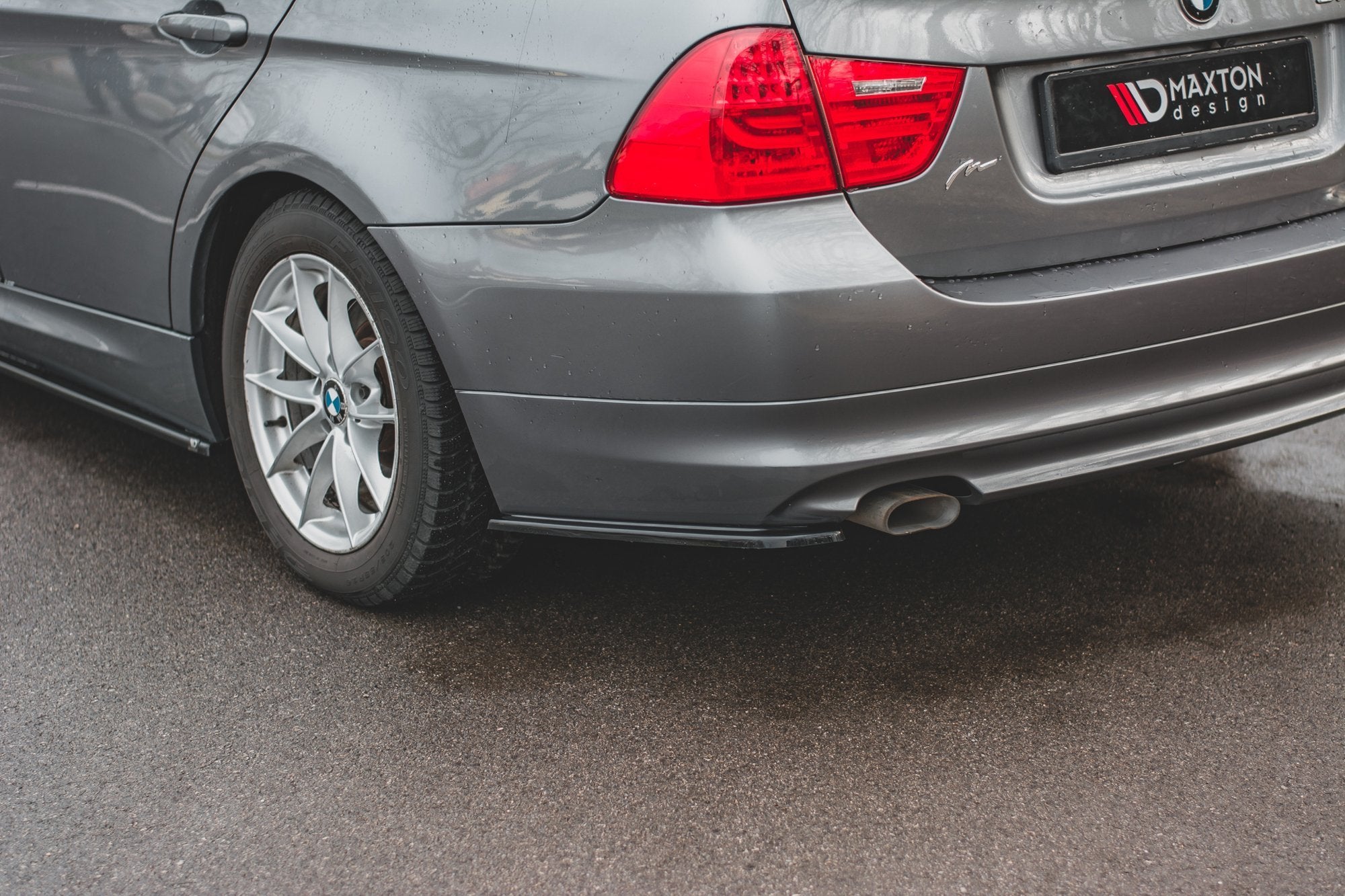 Maxton Design Heck Ansatz Flaps Diffusor für BMW 3er E91 Facelift Carbon Look
