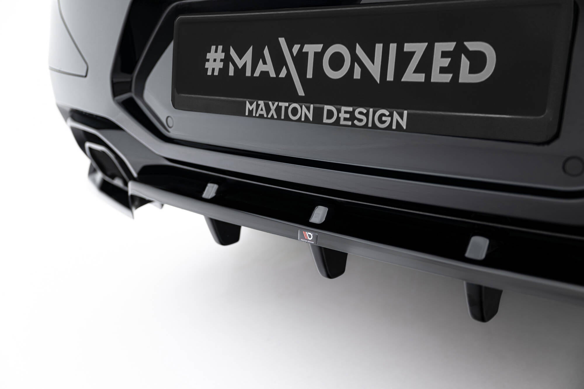Maxton Design Street+ Mittlerer Diffusor RACE V.2 passend für BMW X4 M-Paket G02 Facelift schwarz Hochglanz