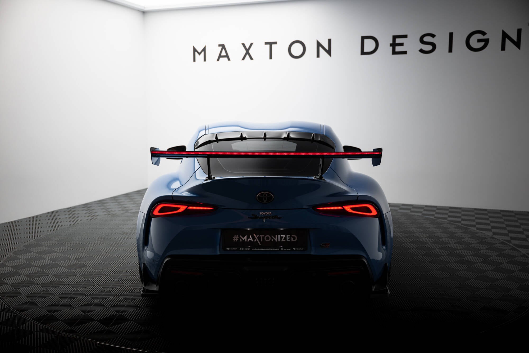 Maxton Design Carbon Spoiler With External Brackets Uprights + LED Toyota Supra Mk5 für Toyota Supra Mk5