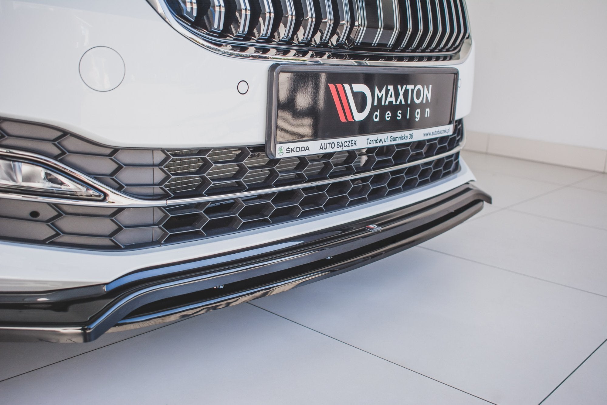Maxton Design Street+ Spoilerlippe Front Ansatz V.3 passend für Skoda Superb Liftback / Combi Mk3 Facelift schwarz Hochglanz