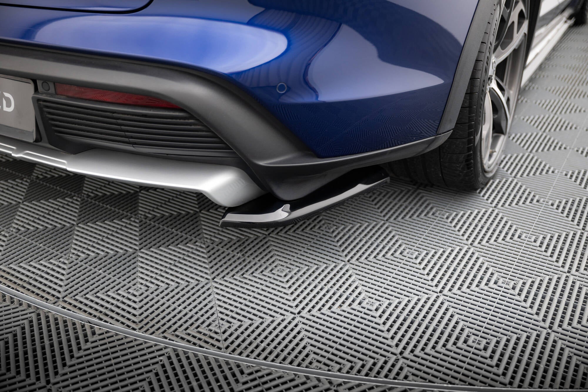 Maxton Design Heck Ansatz Flaps Diffusor passend für Porsche Taycan Cross Turismo 4S schwarz Hochglanz