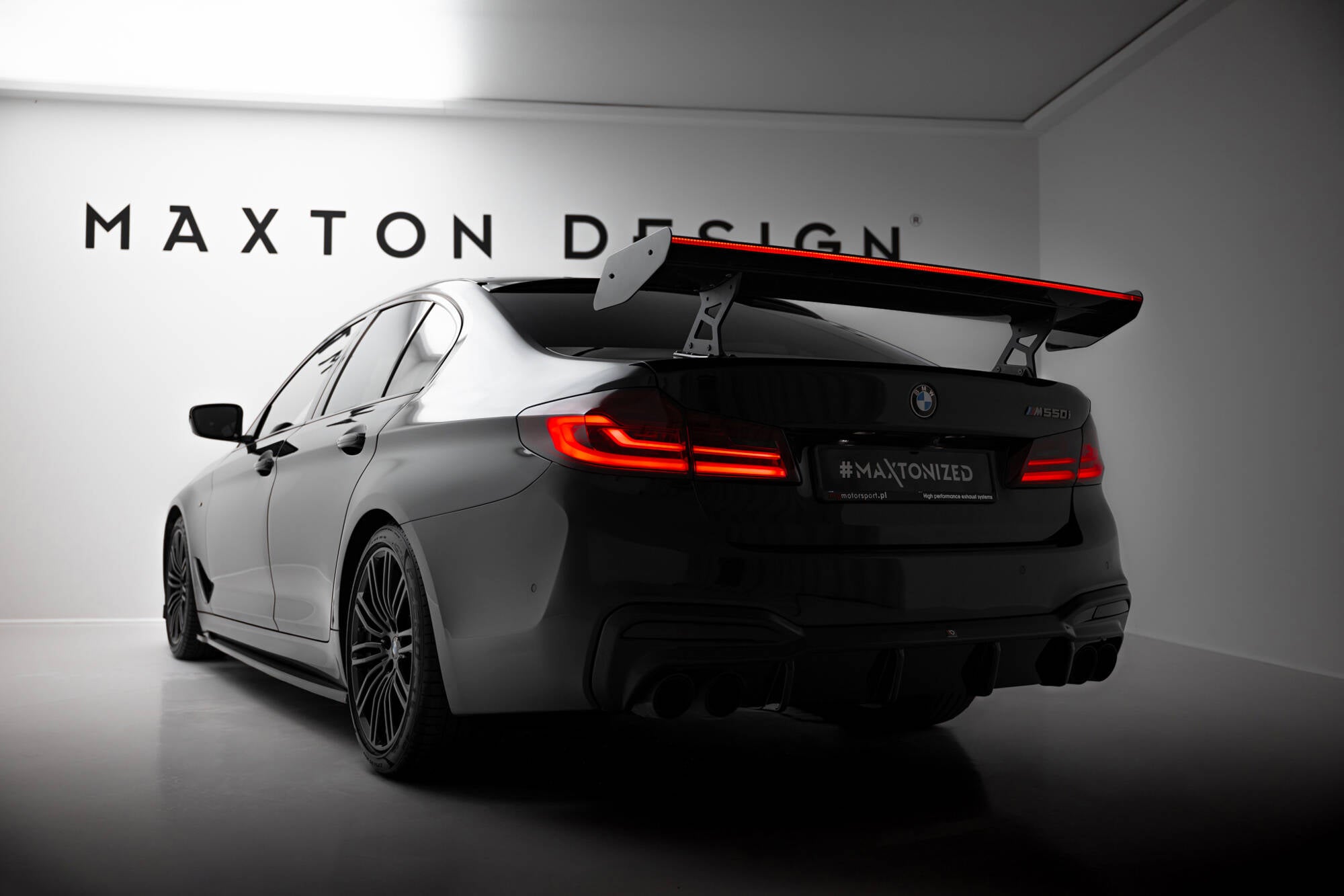 Maxton Design Carbon Spoiler With Internal Brackets Uprights + LED BMW 5er / M5 Limousine G30 / F90 für BMW M5 F90