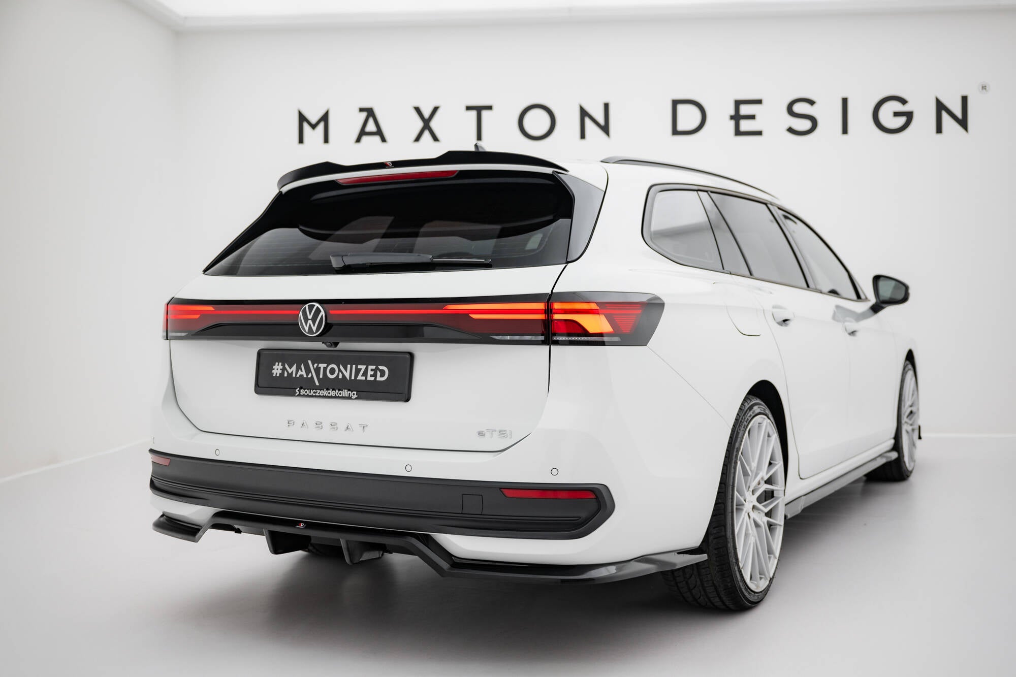 Maxton Design Spoiler CAP passend für VW Passat B9 schwarz Hochglanz