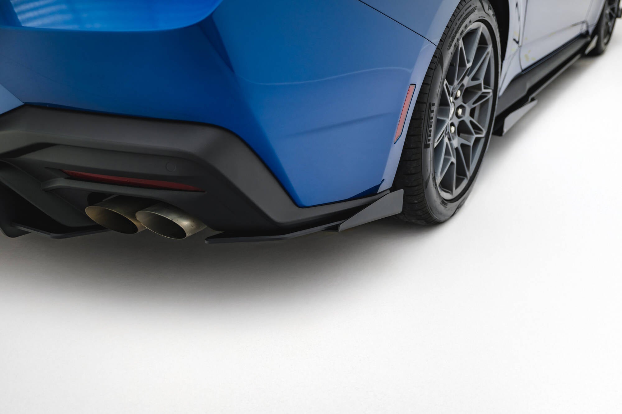 Maxton Design Street Pro Heck Ansatz Flaps Diffusor + Flaps passend für Ford Mustang GT Mk7 schwarz Hochglanz