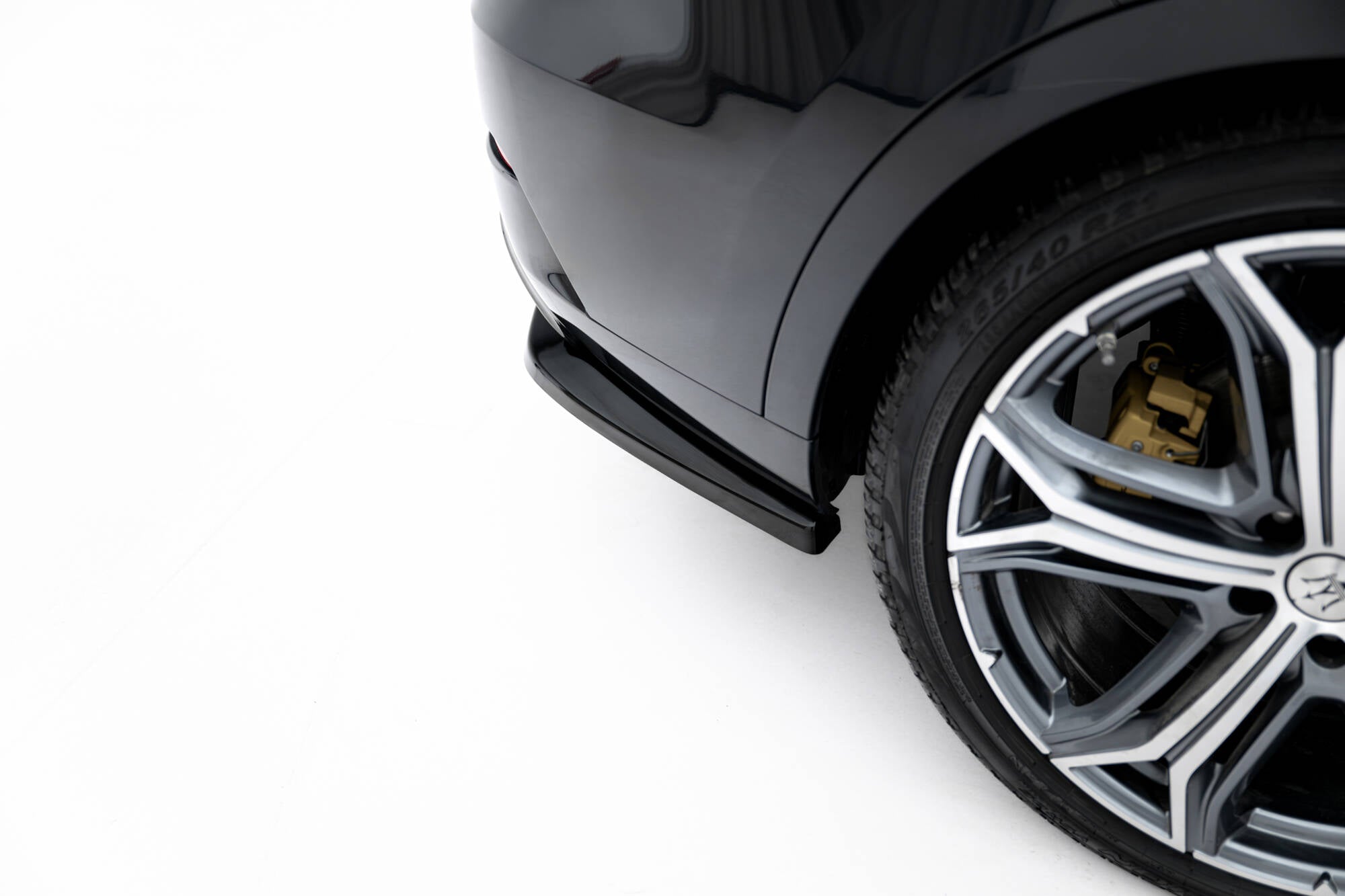 Maxton Design Street+ Mittlerer Diffusor RACE passend für Maserati Levante GT Mk1 Facelift schwarz Hochglanz
