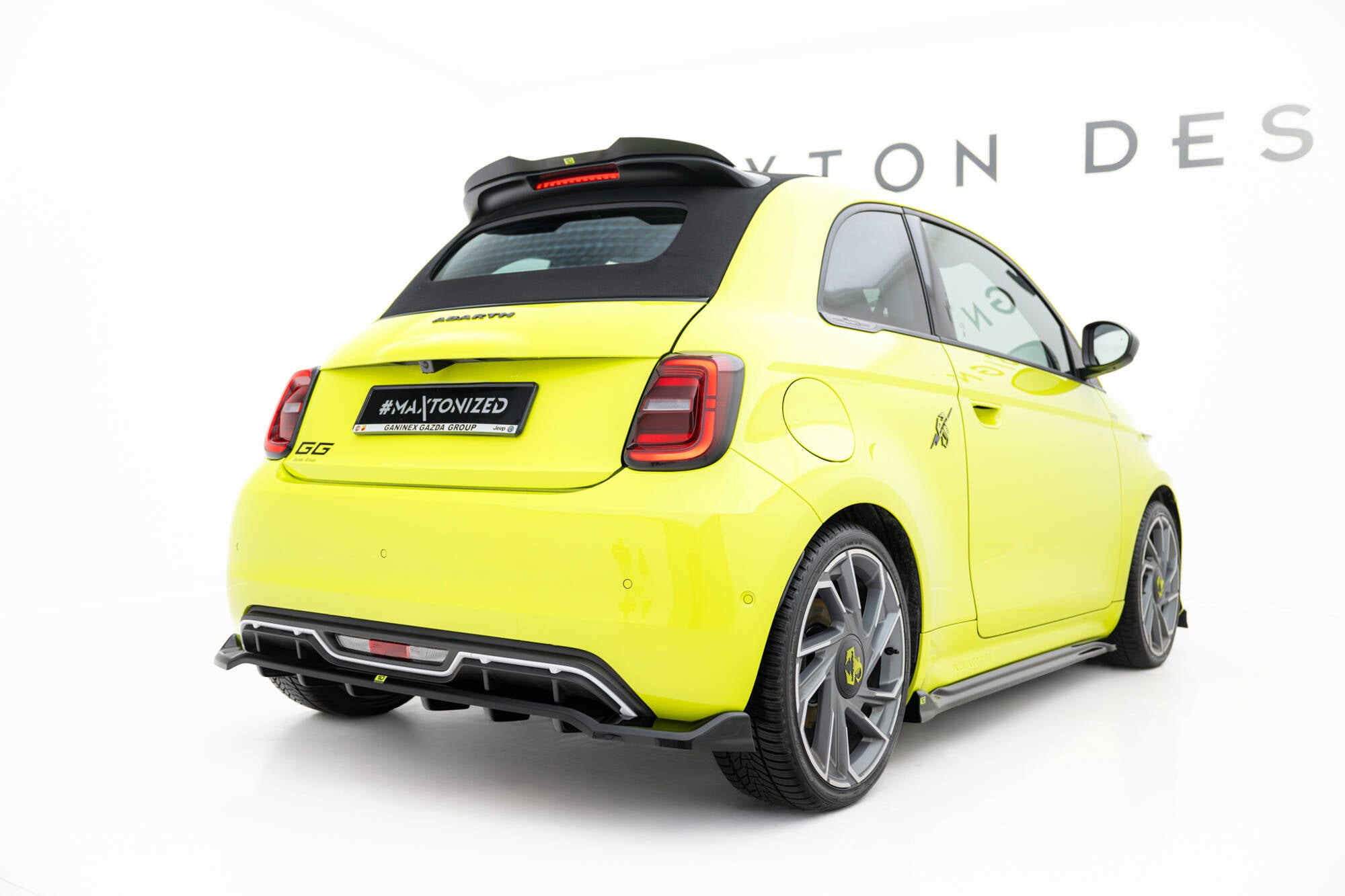 Maxton Design Spoiler CAP passend für Abarth 500e schwarz Hochglanz