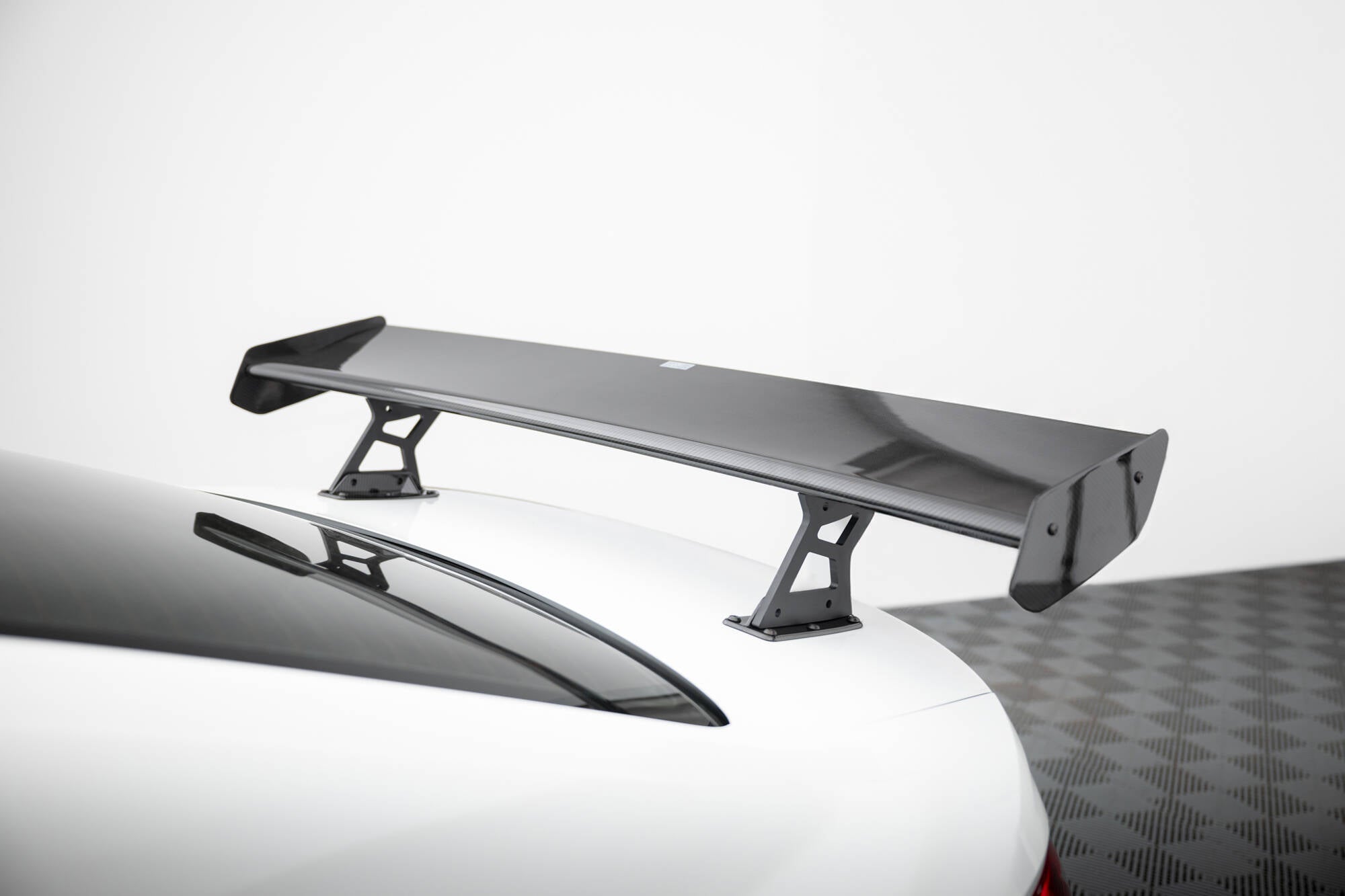 Maxton Design Carbon Spoiler With Internal Brackets Uprights VW Jetta GLI Mk7 für Volkswagen Jetta Mk7