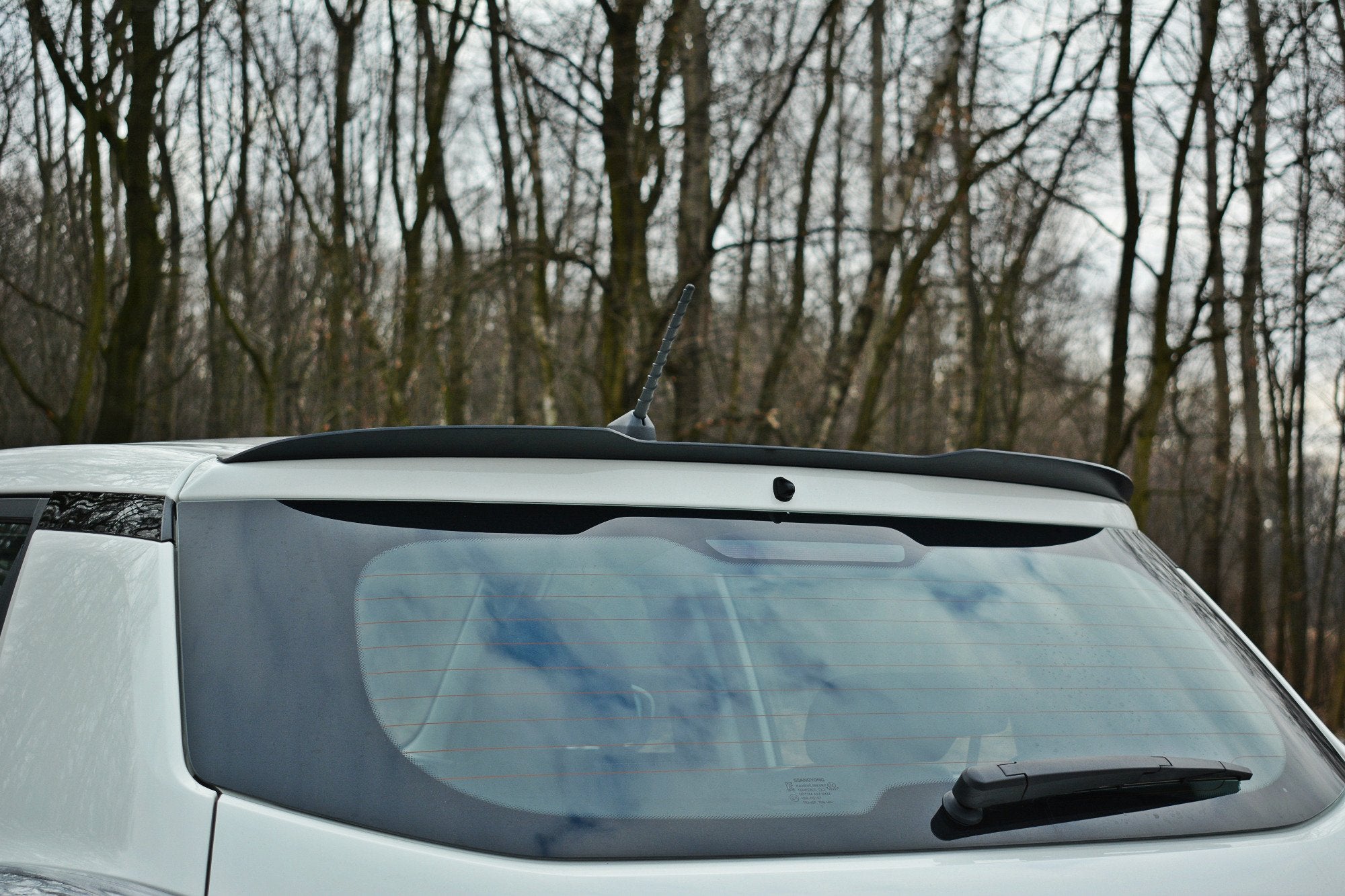 Maxton Design Spoiler CAP passend für SSANGYONG TIVOLI schwarz Hochglanz